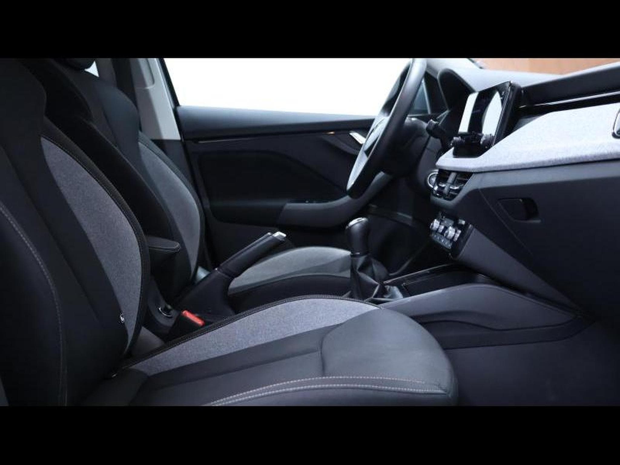 Skoda Kamiq 1.0TSI 116 Selection (2024) - Photo 11