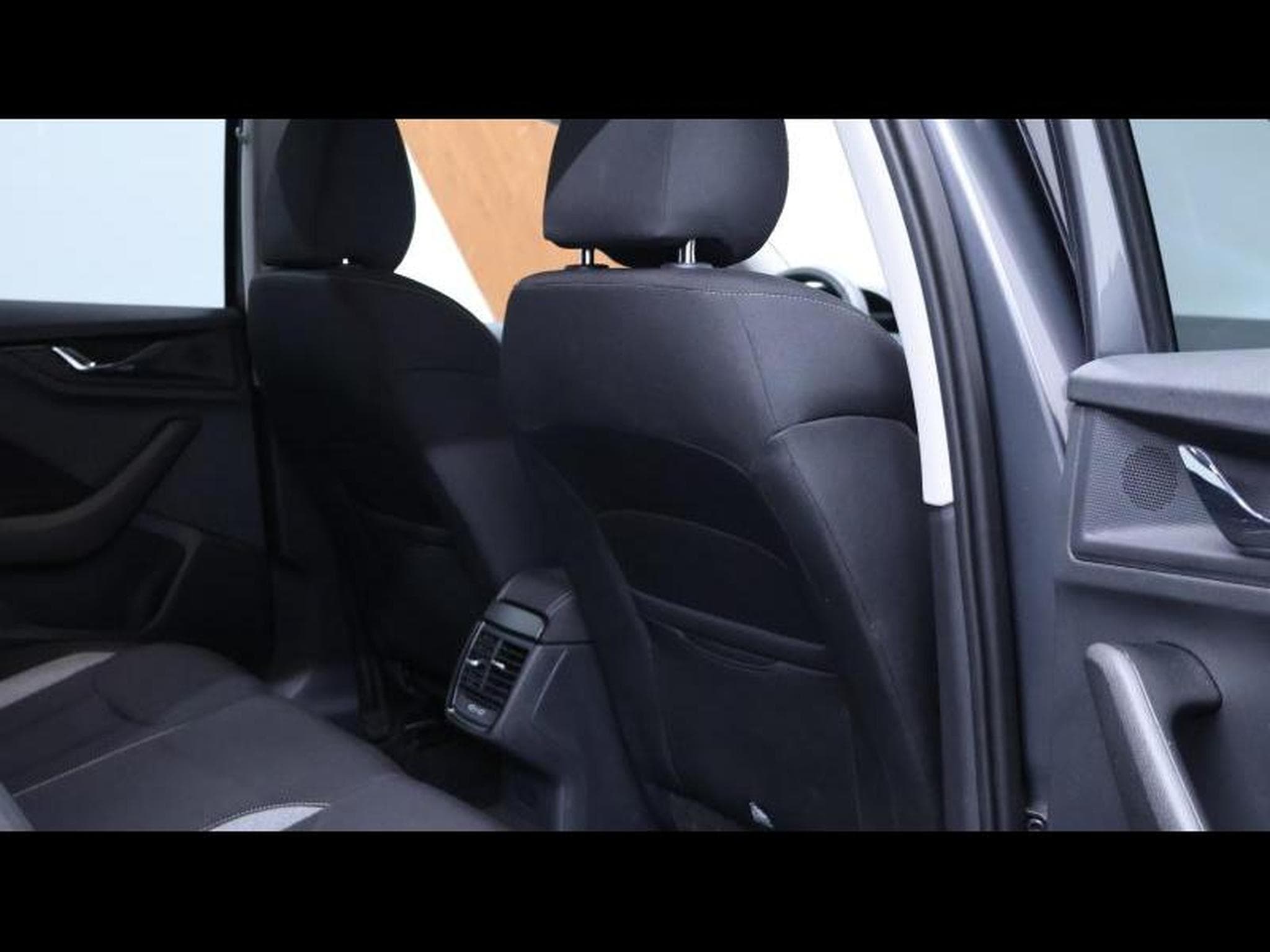 Skoda Kamiq 1.0TSI 116 Selection (2024) - Photo 13