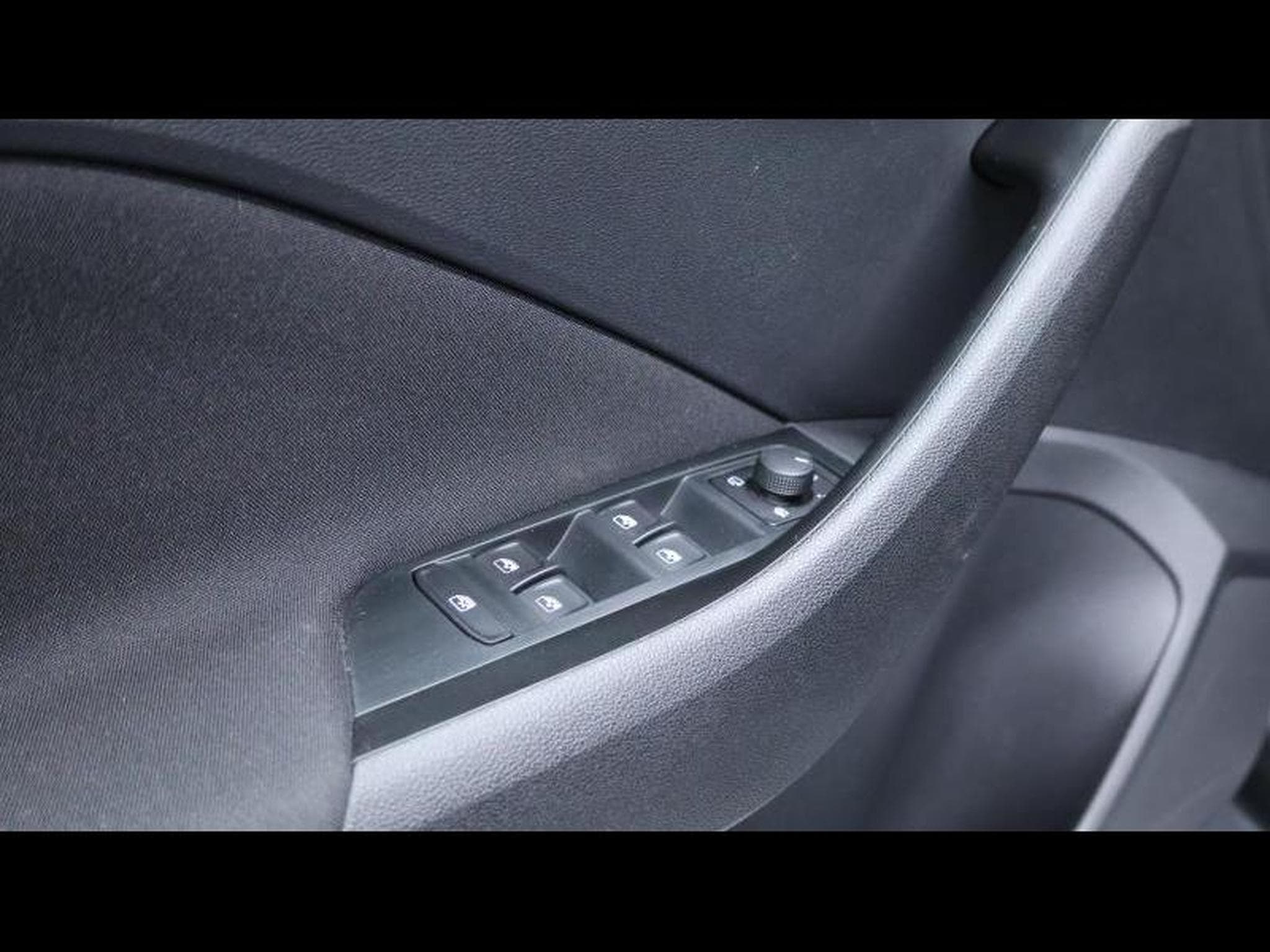 Skoda Kamiq 1.0TSI 116 Selection (2024) - Photo 24