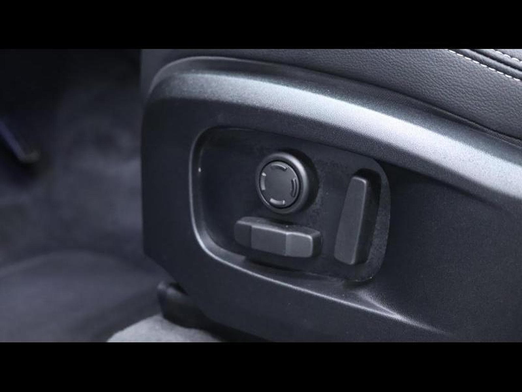 Jaguar F-Pace D165 S R-Dynamic S AWD Auto (2024) - Photo 19