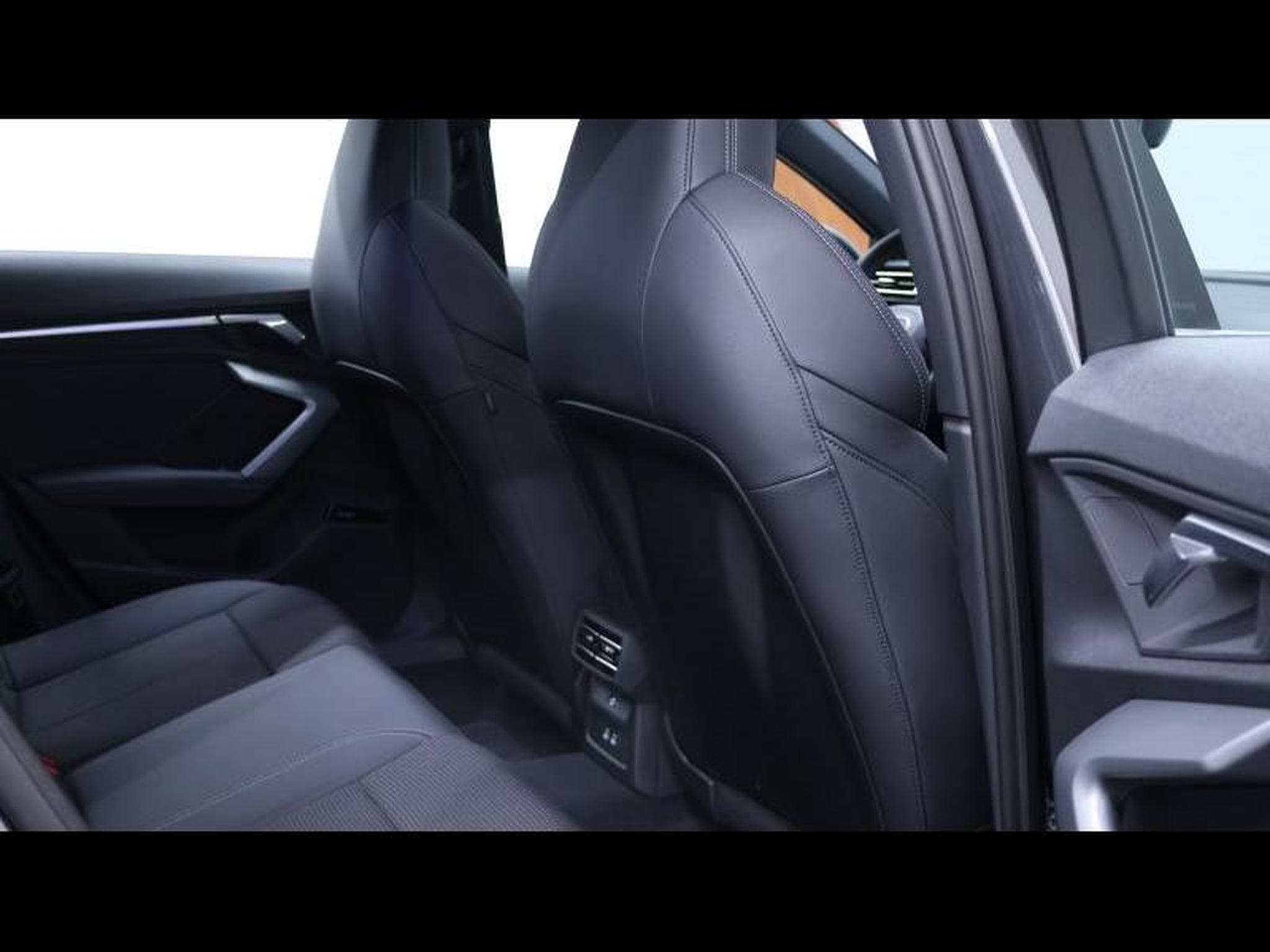 Audi A3 Sportback 35 TFSI 150 S-Line (2025) - Photo 13