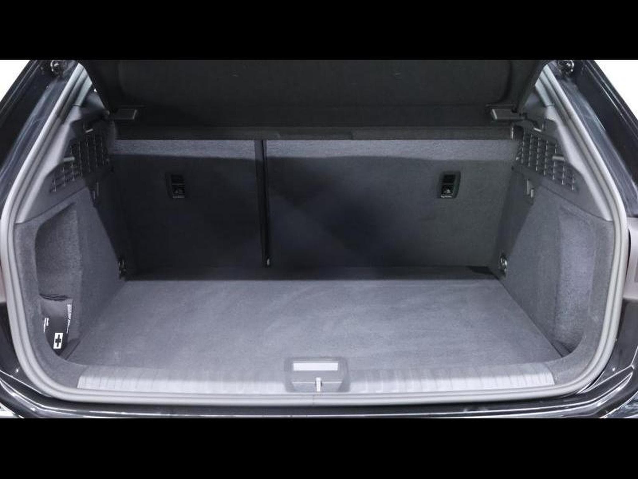 Audi A3 Sportback 35 TFSI 150 S-Line (2025) - Photo 7