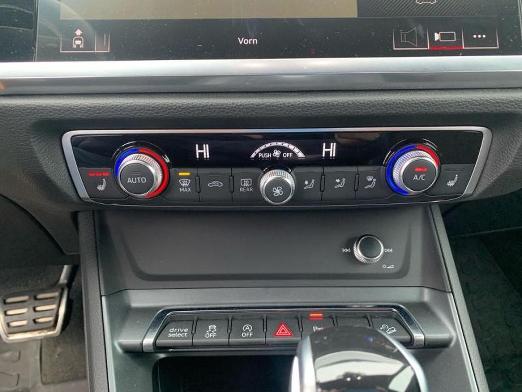 Audi Q3 Ambition (2019) - Photo 16