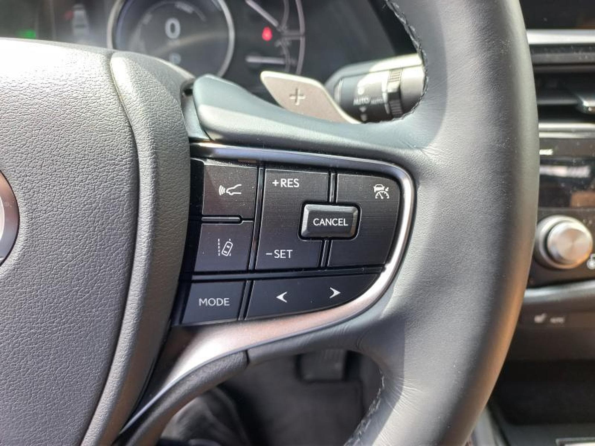 Lexus ES F SPORT Design (2023) - Photo 12