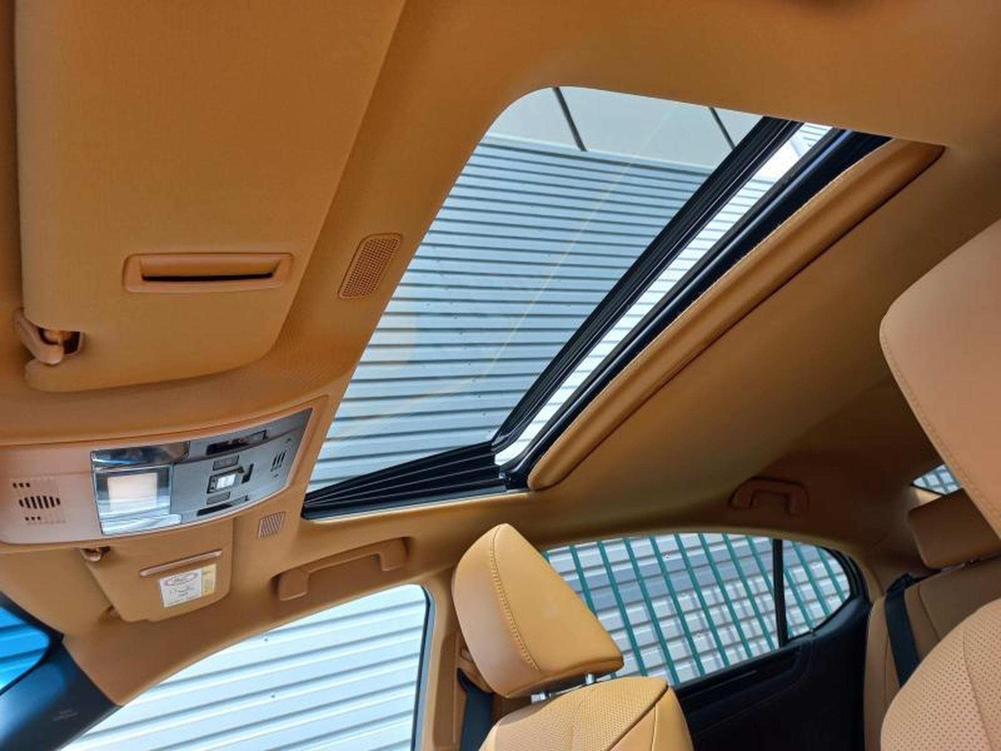 Lexus ES F SPORT Design (2023) - Photo 17