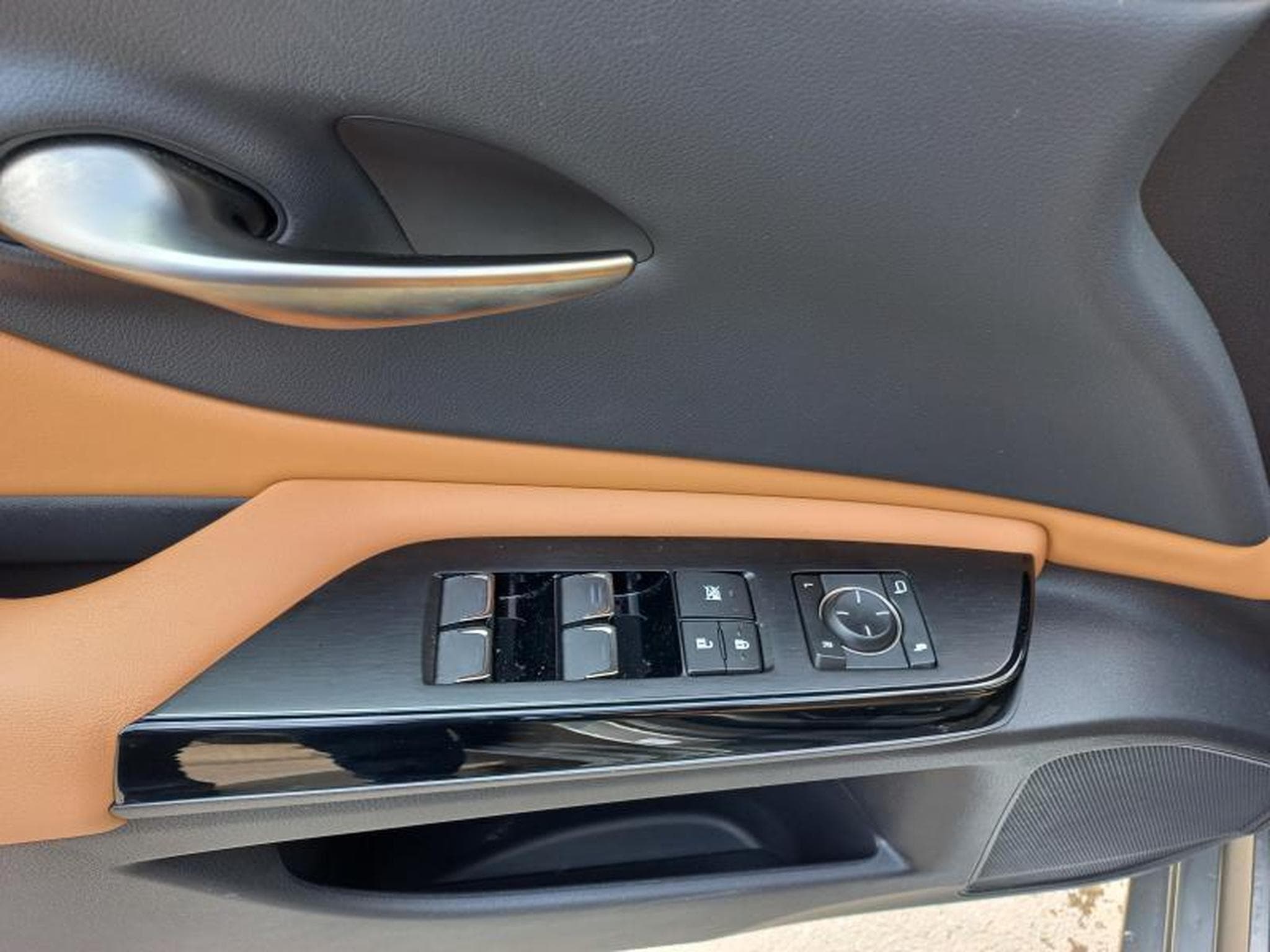 Lexus ES F SPORT Design (2023) - Photo 6