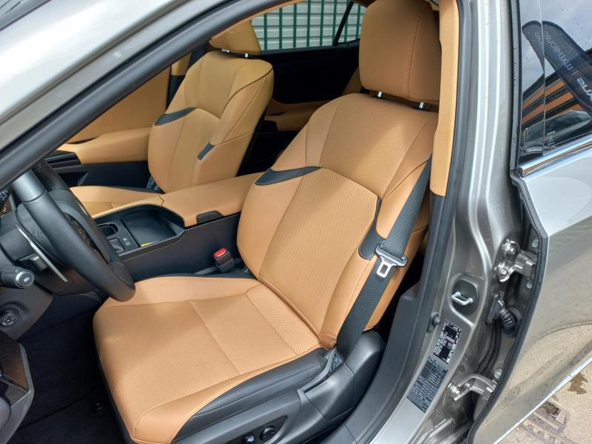 Lexus ES F SPORT Design (2023) - Photo 8