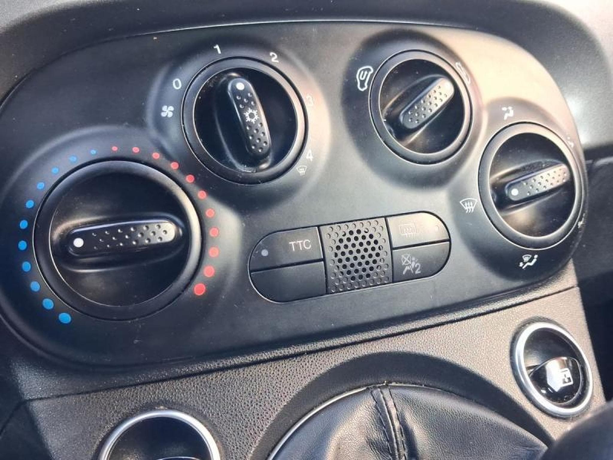 Fiat 500 ABARTH CABRIO (2019) - Photo 16