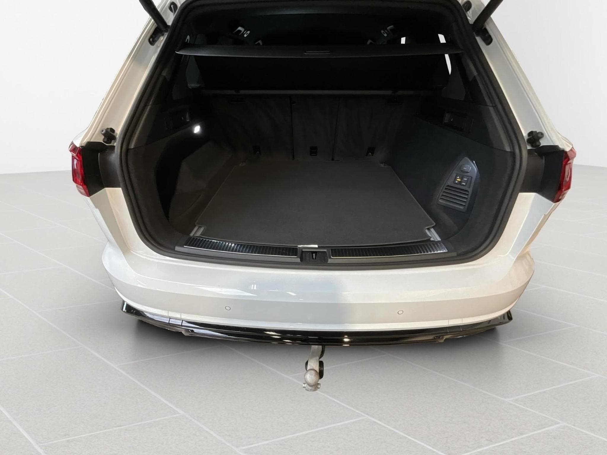 VW Touareg R-Line+4M+Aut.+AHK+Luft. (2024) - Foto 16