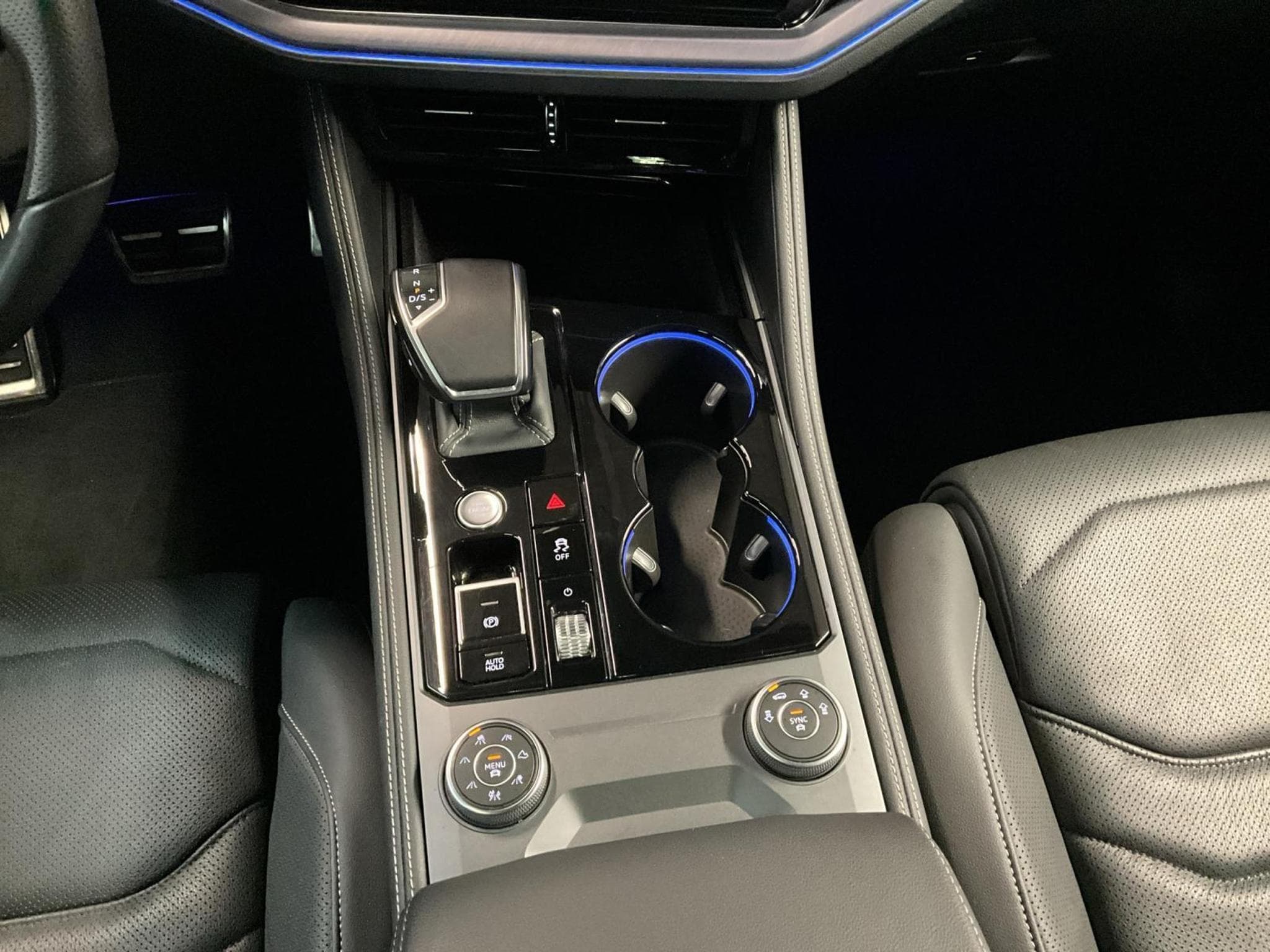 VW Touareg R-Line+V6+Aut.+Black-Style+4M+Pano (2024) - Photo 12