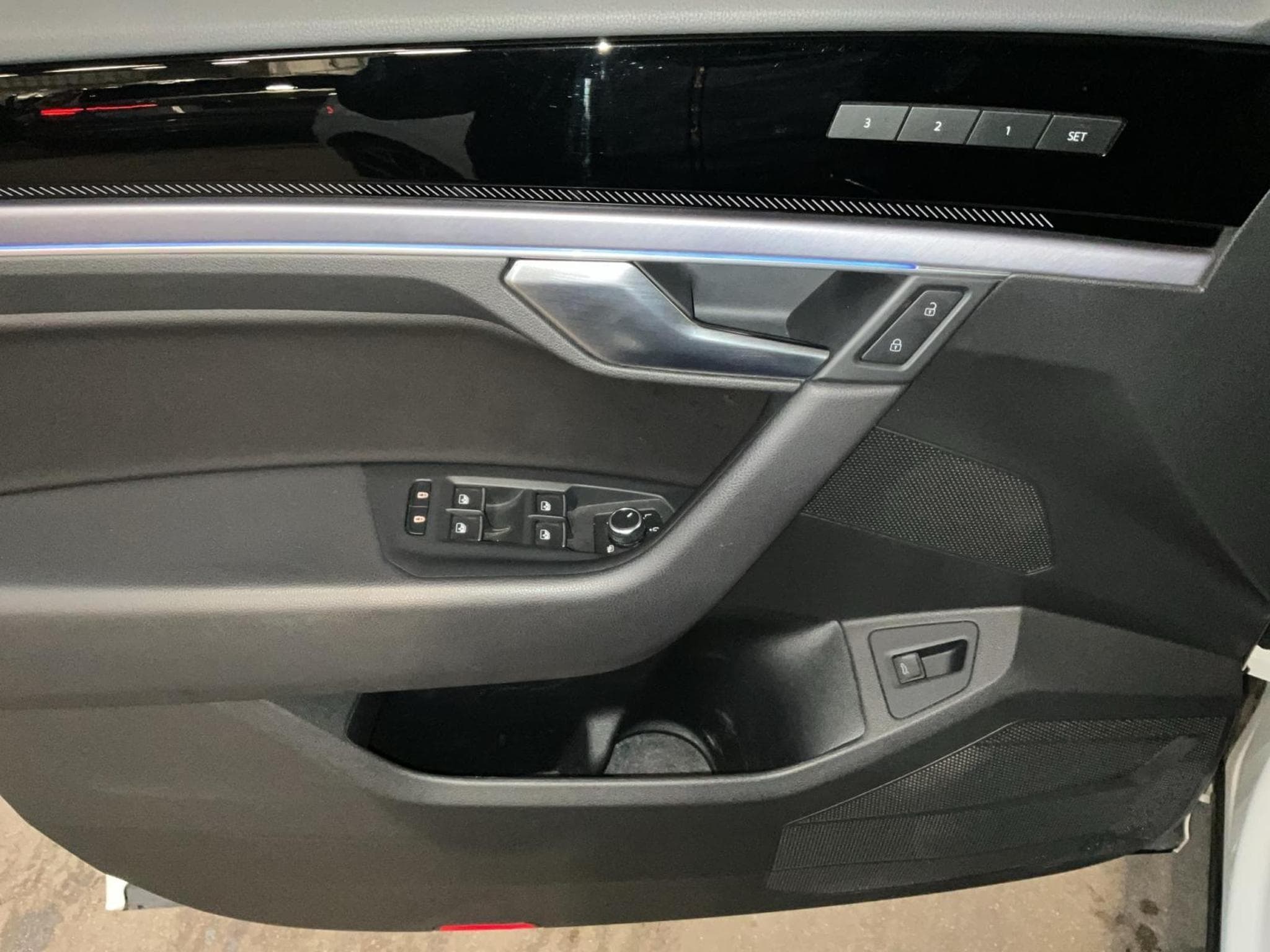 VW Touareg R-Line+V6+Aut.+Black-Style+4M+Pano (2024) - Photo 14