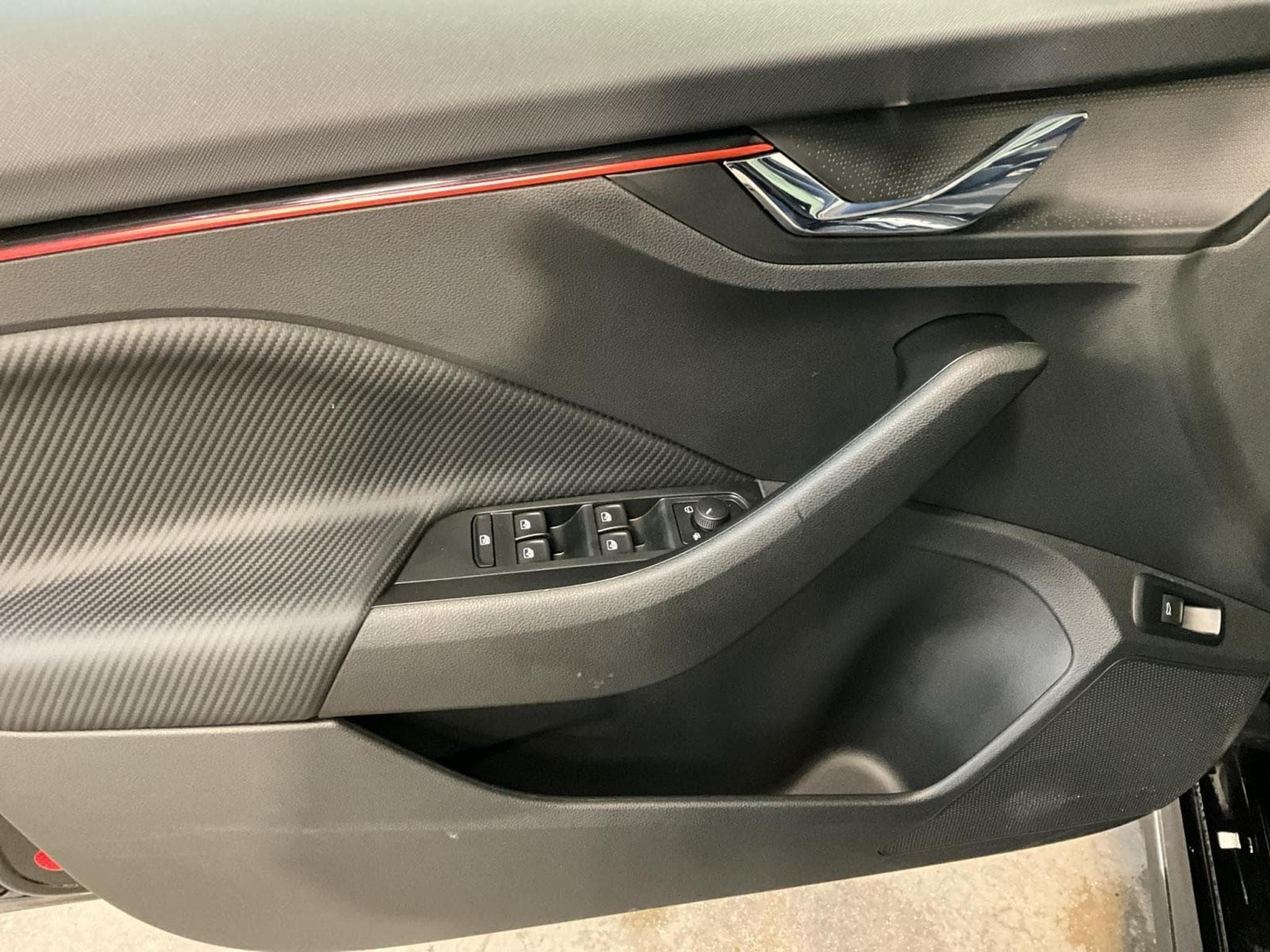 Skoda Kamiq Monte-Carlo+BVM+Pano+AHK (2024) - Foto 14