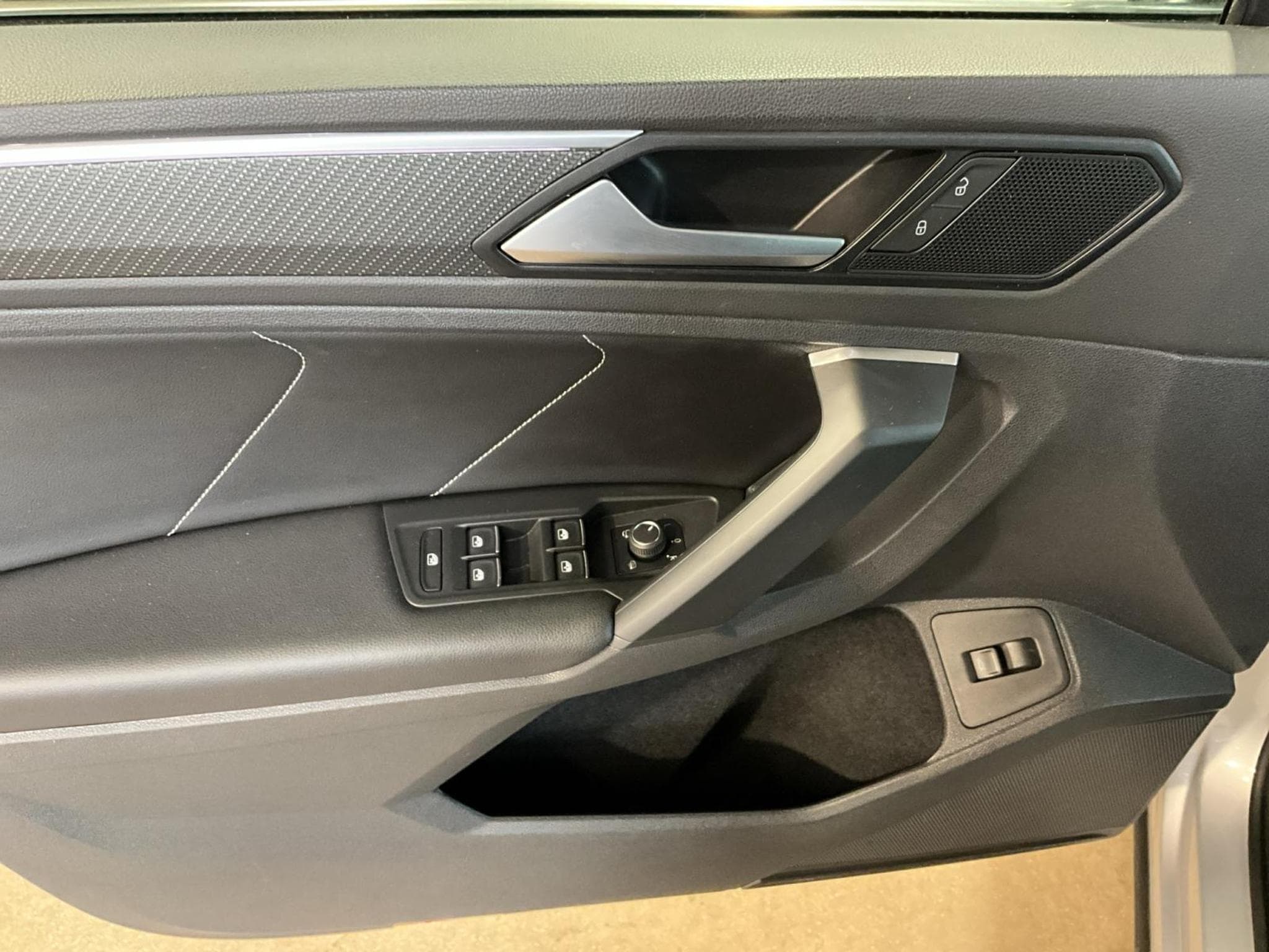 VW Tiguan R-Line+DSG+4M+Pano+MatrixLed (2021) - Foto 14