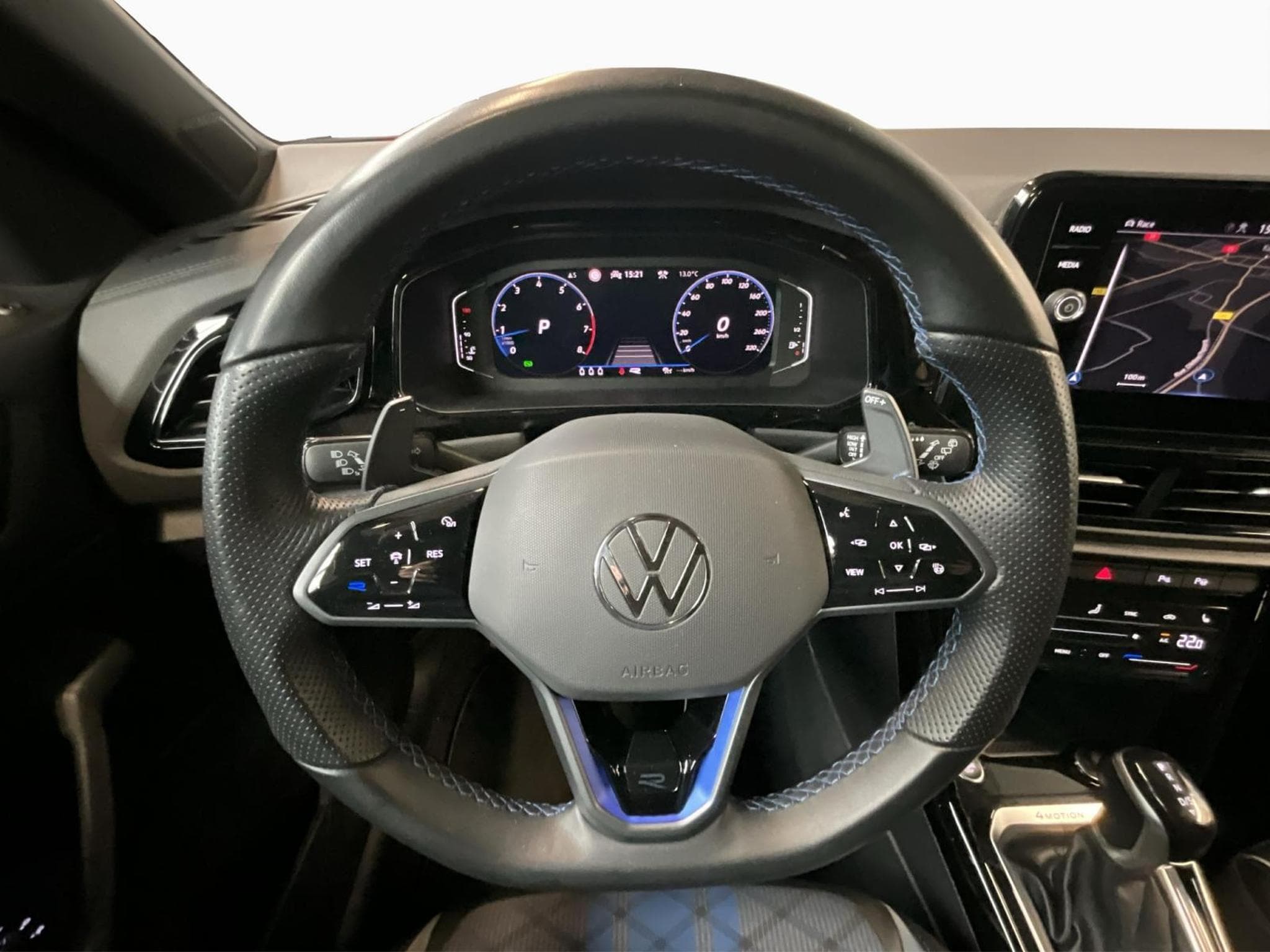 VW T-Roc R+DSG7+4M+LM19+P.Travel+Pano (2024) - Foto 10