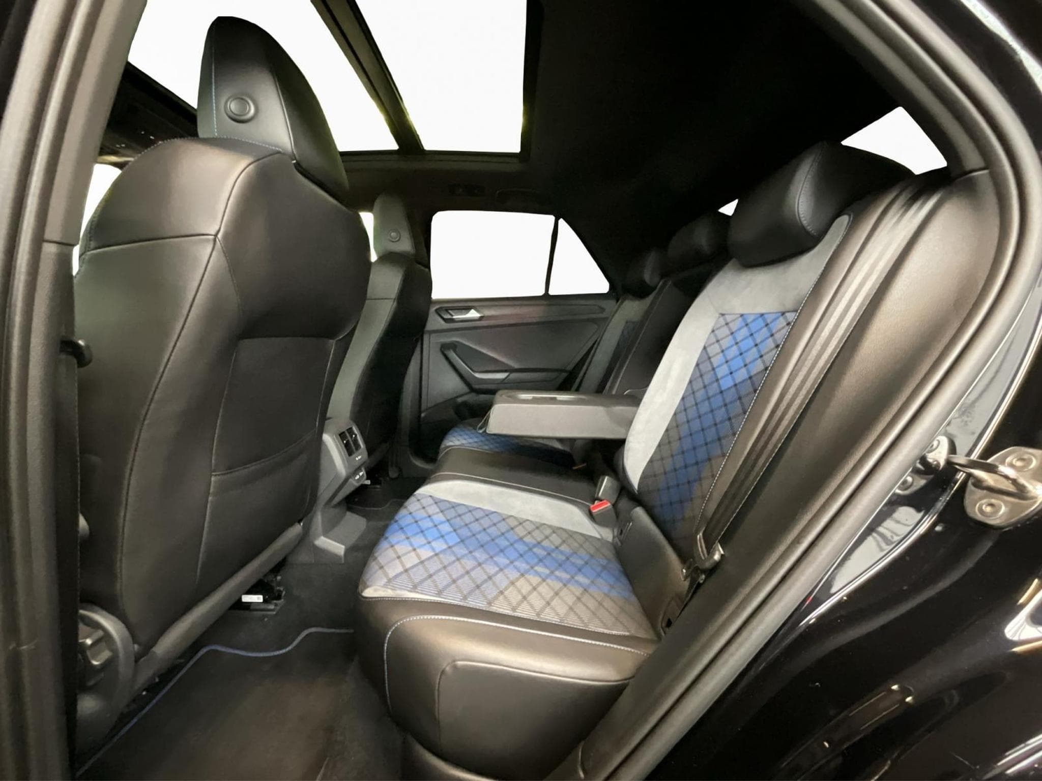 VW T-Roc R+DSG7+4M+LM19+P.Travel+Pano (2024) - Foto 16