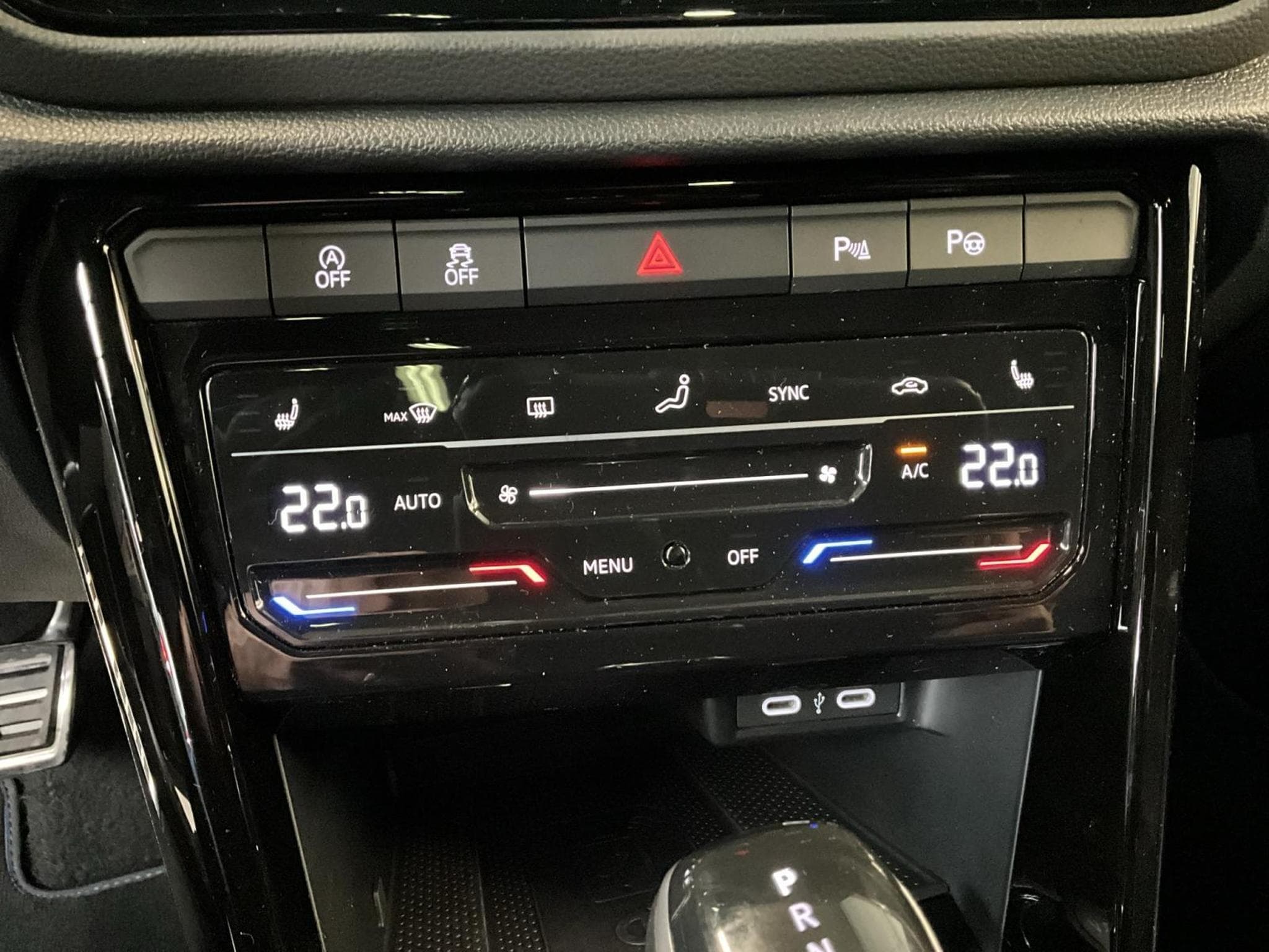 VW T-Roc R+DSG7+4M+LM19+P.Travel+Pano (2024) - Foto 21