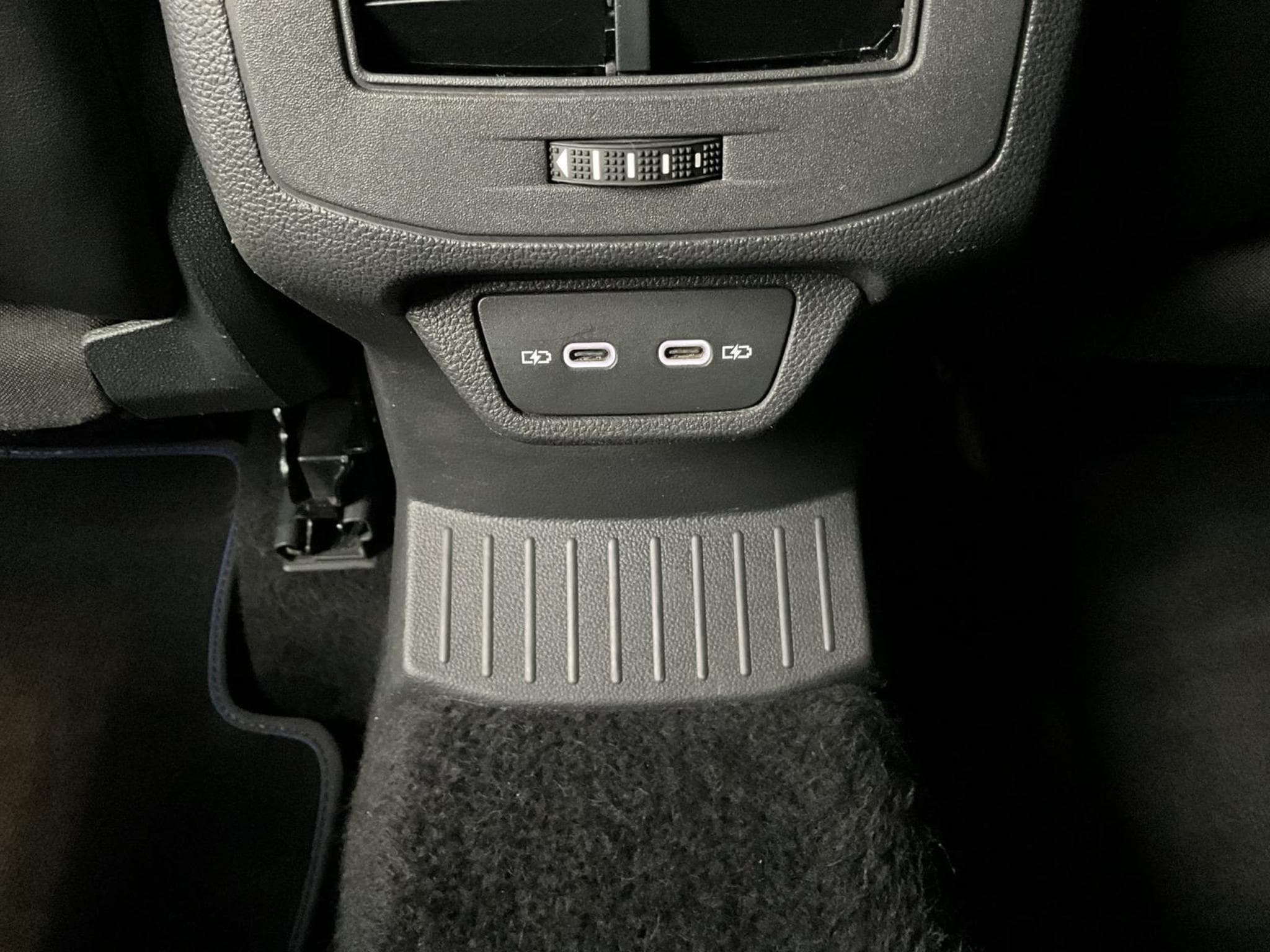 VW T-Roc R+DSG7+4M+LM19+P.Travel+Pano (2024) - Foto 22