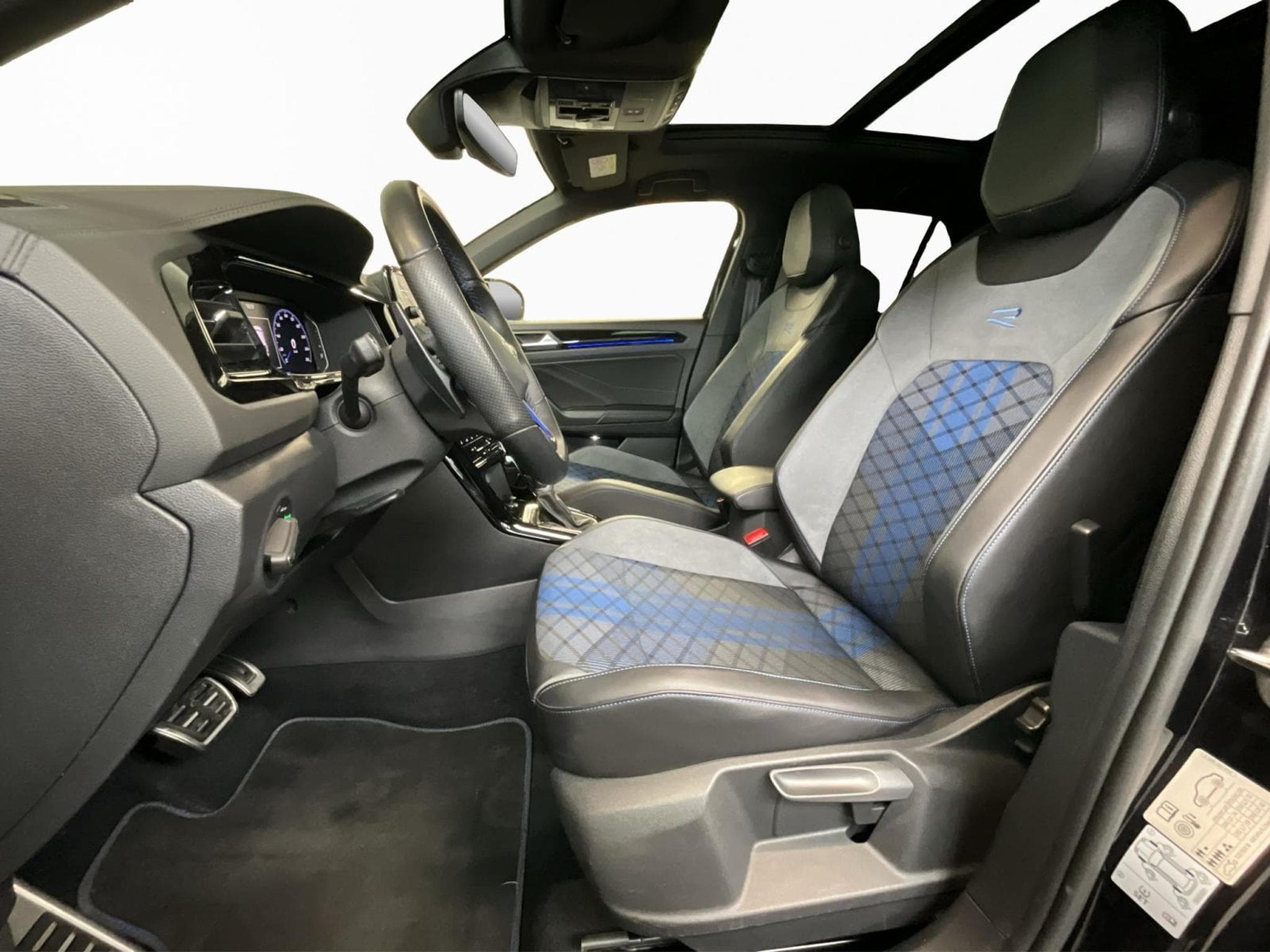 VW T-Roc R+DSG7+4M+LM19+P.Travel+Pano (2024) - Foto 9