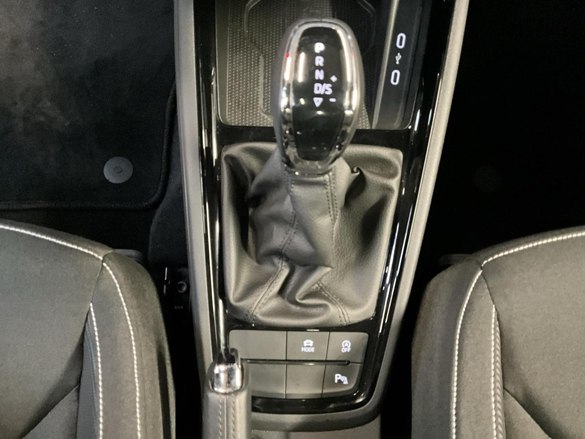 Skoda Kamiq Monte-Carlo+DSG+Pano+Navi (2024) - Foto 14