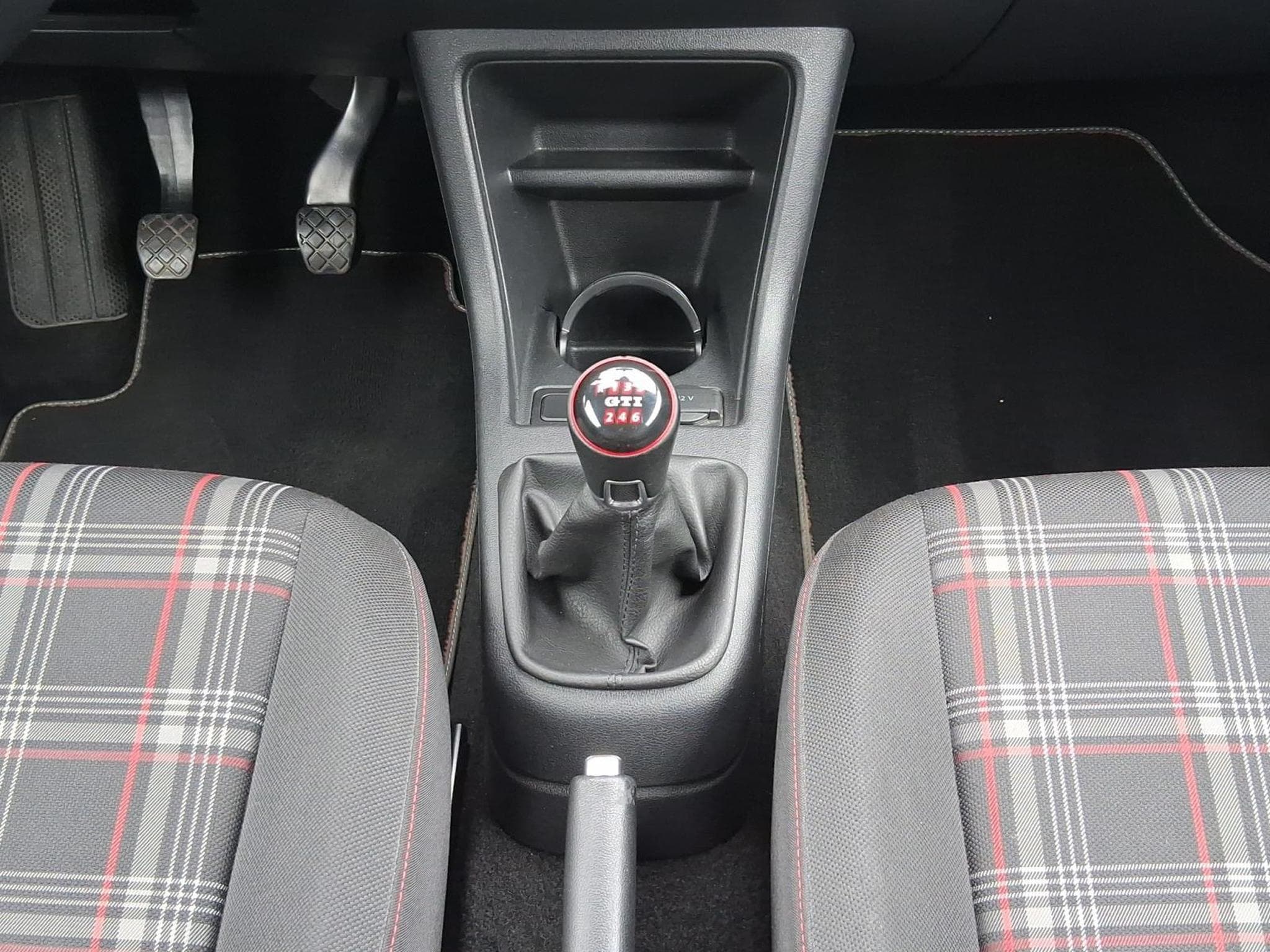 VW UP GTI+TSI+116PS+RearView (2020) - Photo 12