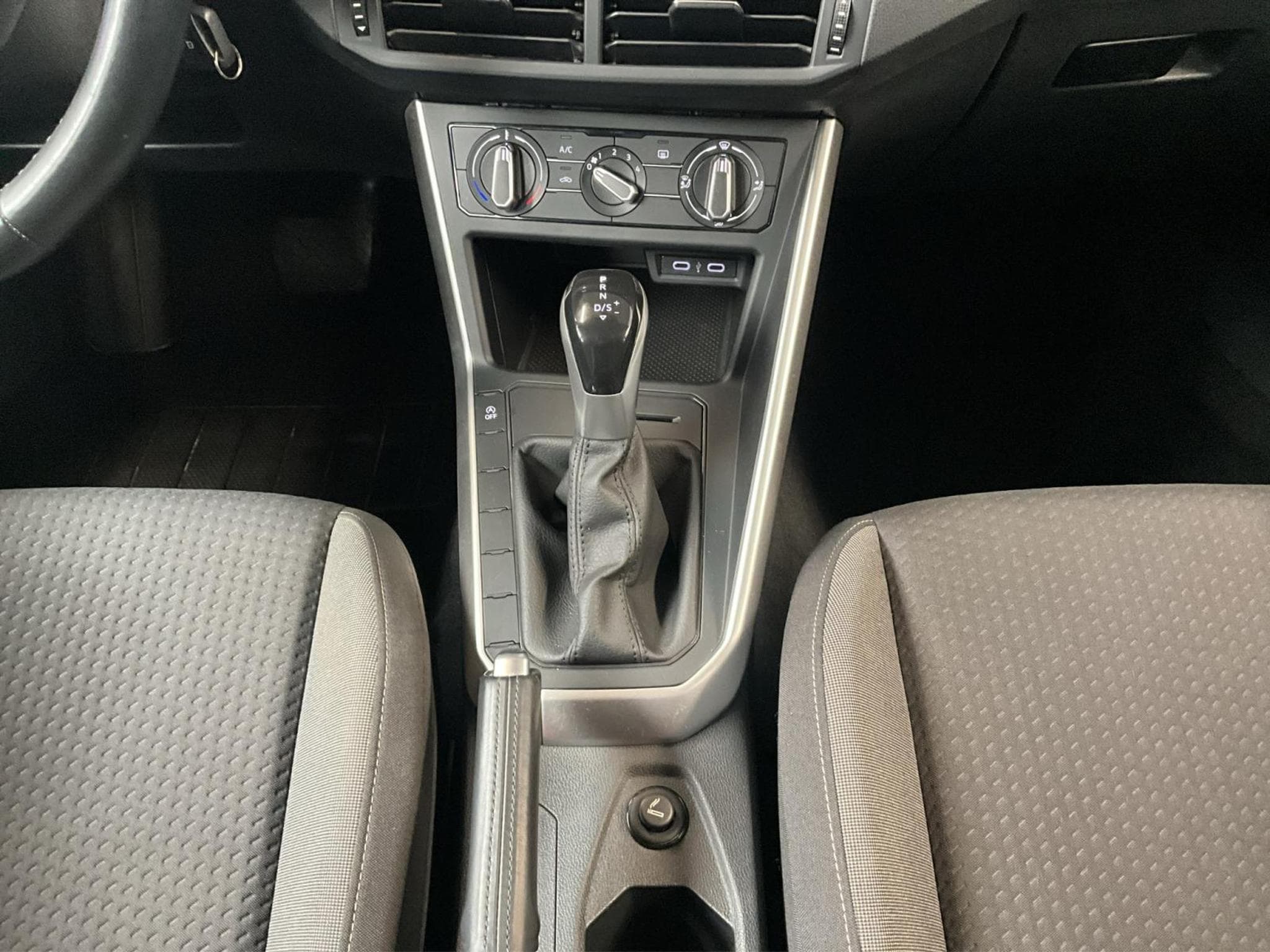 VW Polo Life+DSG+RearView+LED (2023) - Photo 12