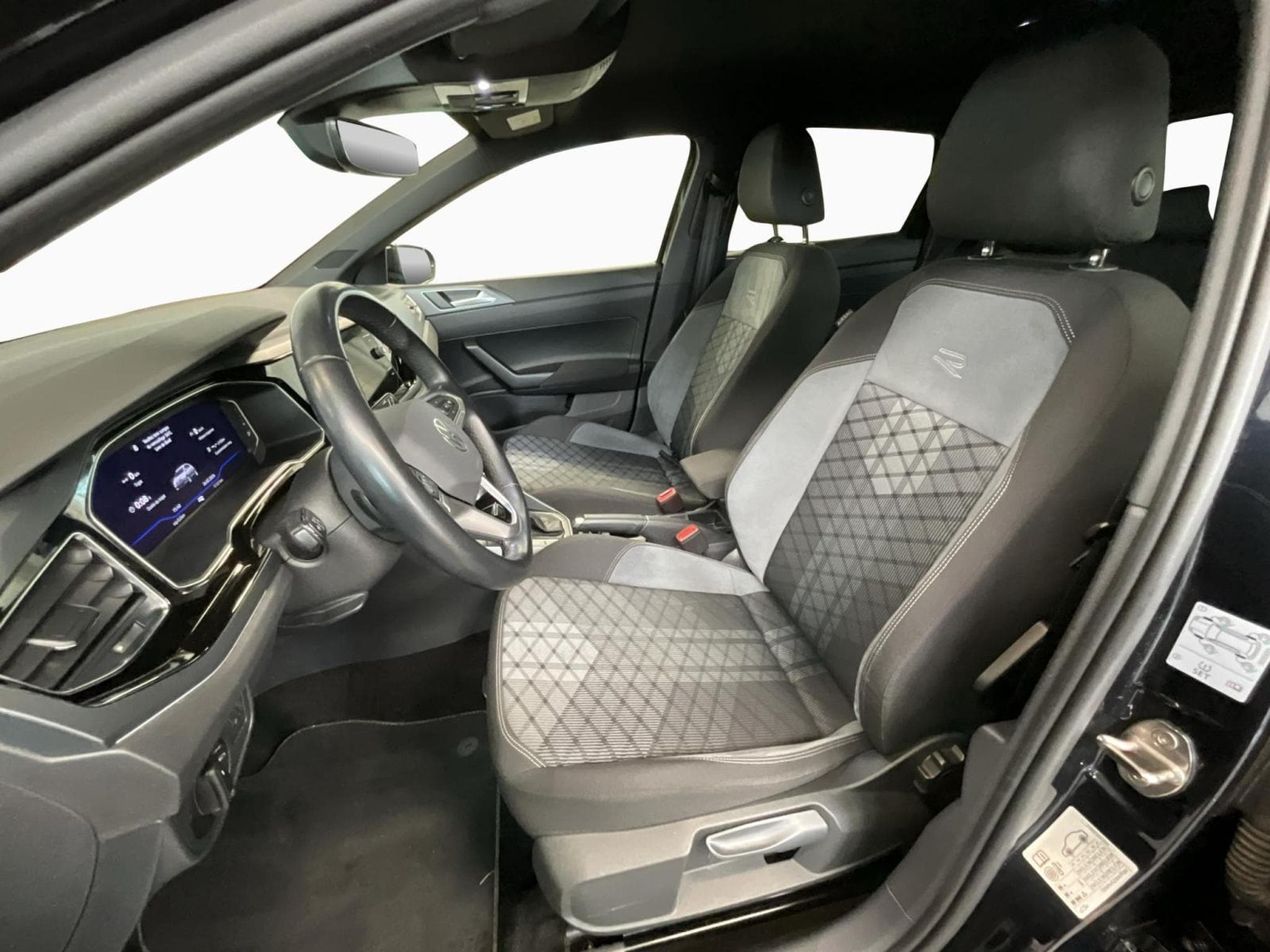 VW Polo R-Line+DSG+P.Style+P.Lumiere (2022) - Photo 9