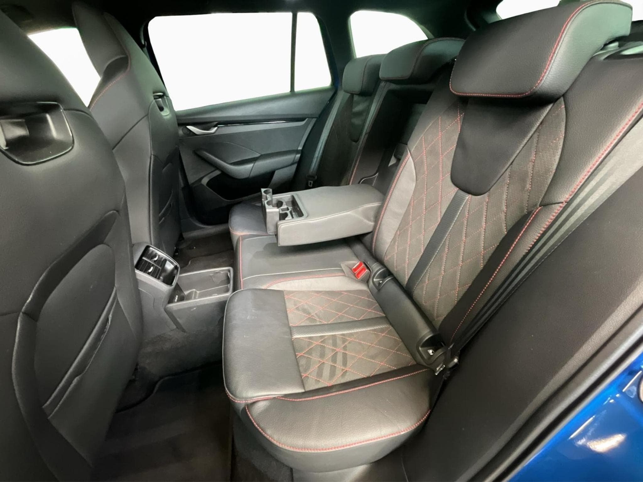 Skoda Octavia Rs+DSG+Suedia+LM19+AHK (2025) - Foto 16