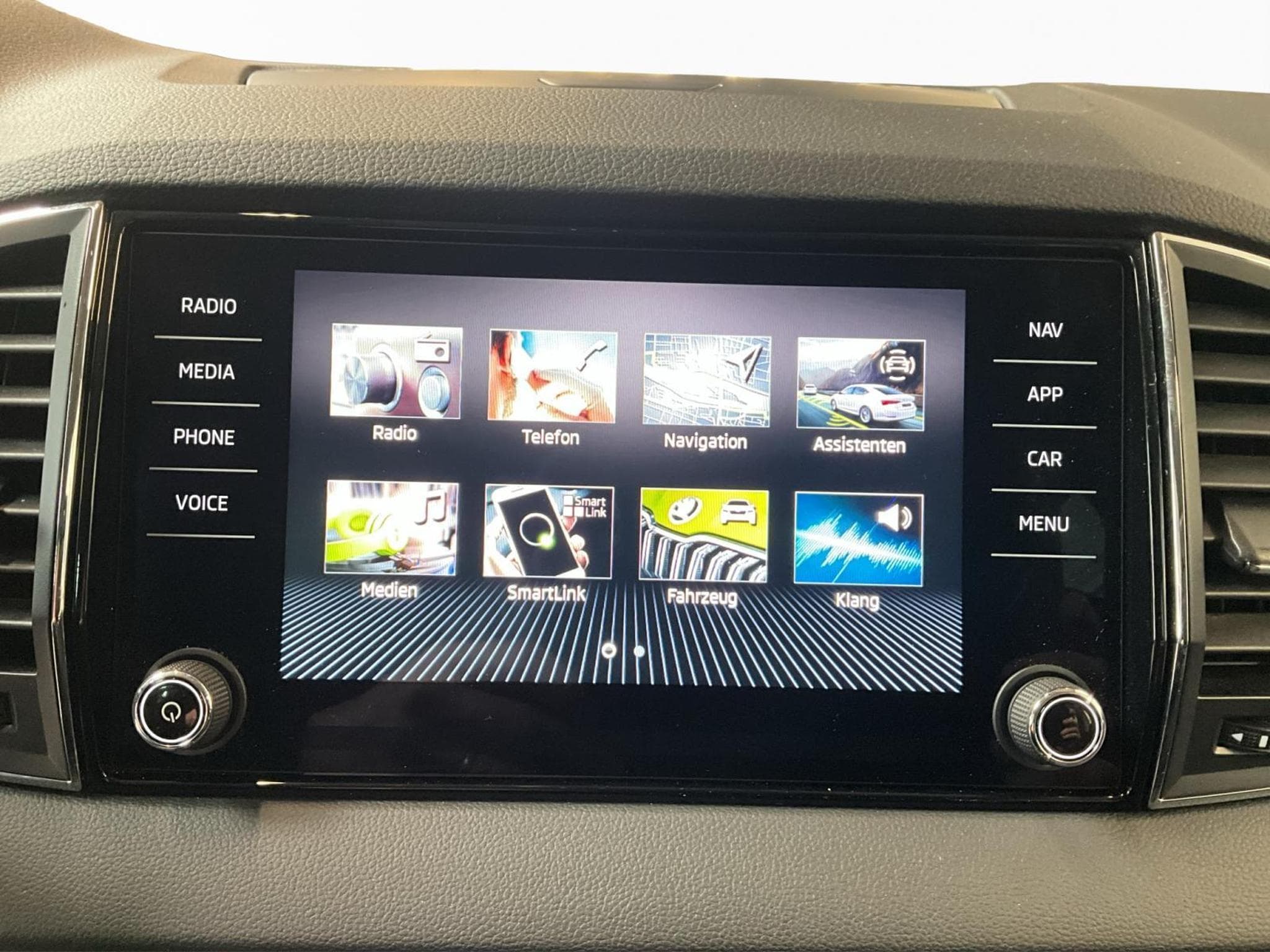 Skoda Karoq Style+DSG+AHK+P.Convenience (2022) - Foto 16