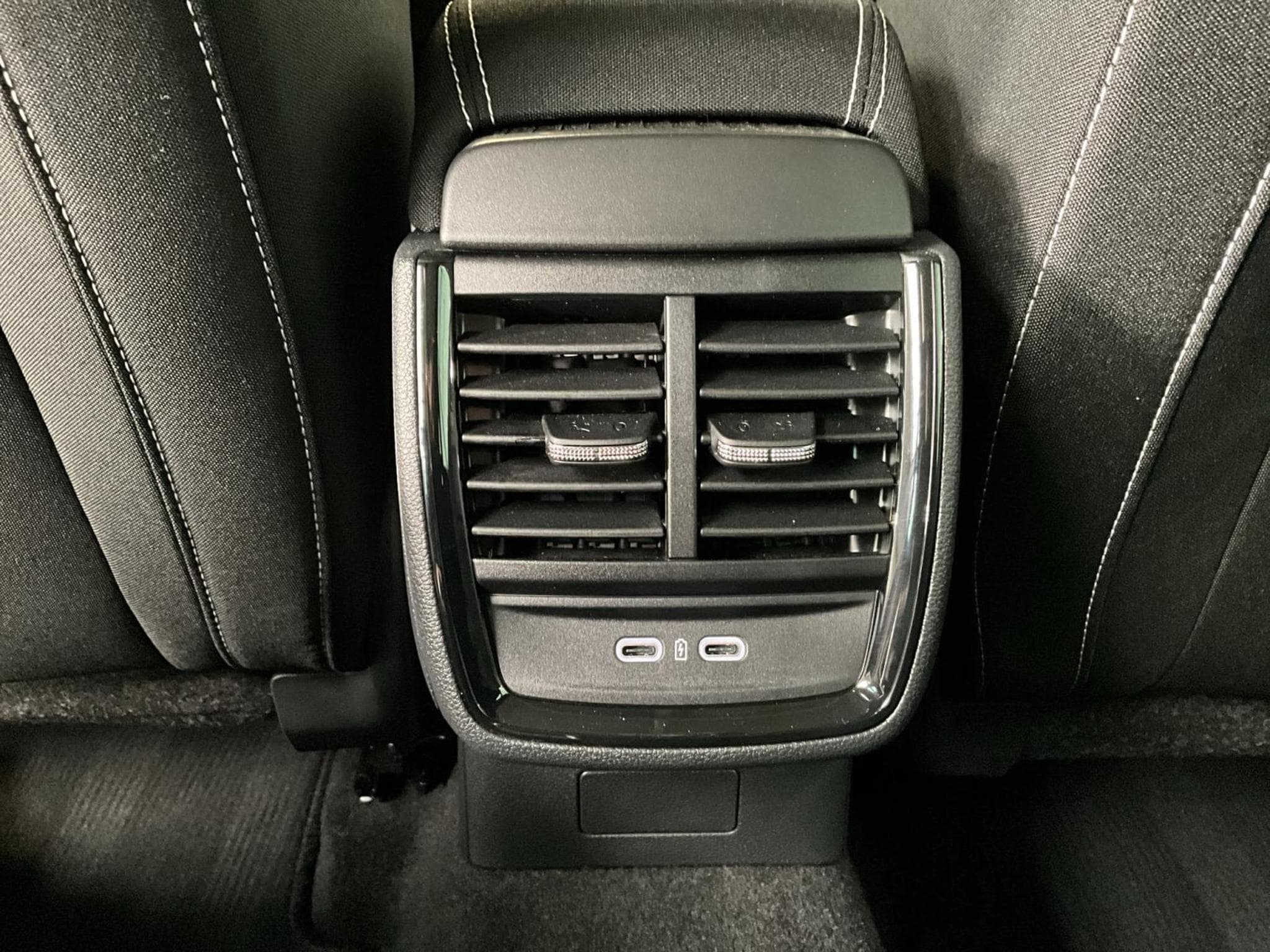 Skoda Kamiq Monte-Carlo+DSG+Pano+LED (2025) - Photo 21