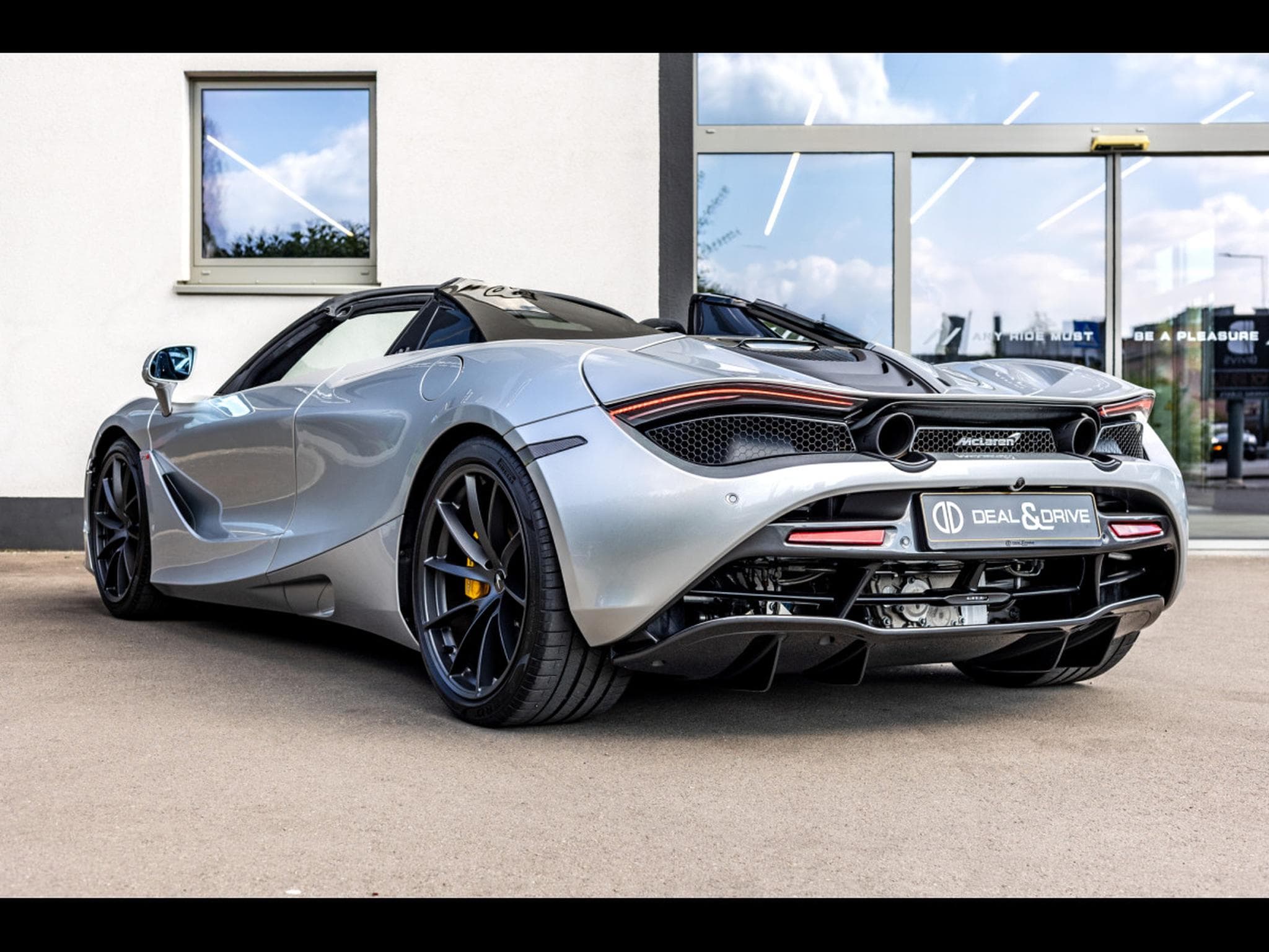 McLaren 720S SPIDER 4.0 V8 720 – PACK STEALTH - FULL XPEL - SUPERNOVA SIL (2022) - Photo 3