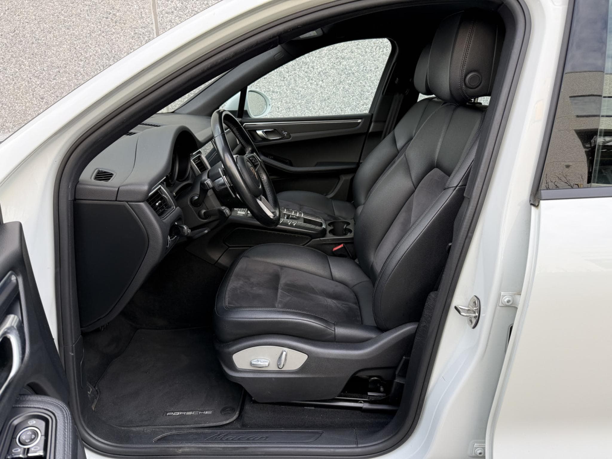 Porsche Macan Macan/Camera/18/Bi-Xenon/(PDLS)/Alcantara (2017) - Photo 6