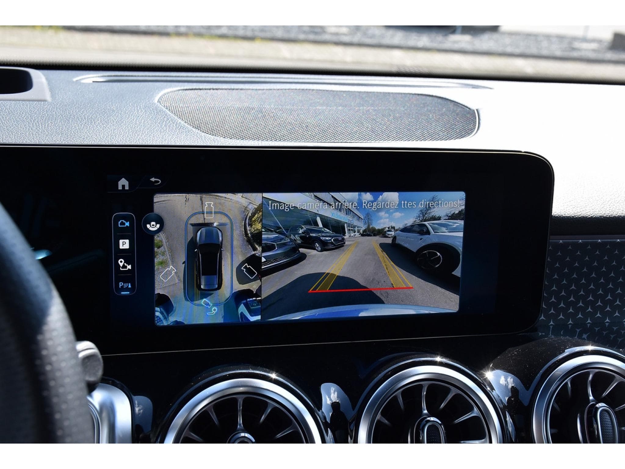 Mercedes GLB 220 4Matic AMG Line 8G-DCT  7 PL. MEMO PANO NIGHT ACC CAM360 1°M (2025) - Foto 15