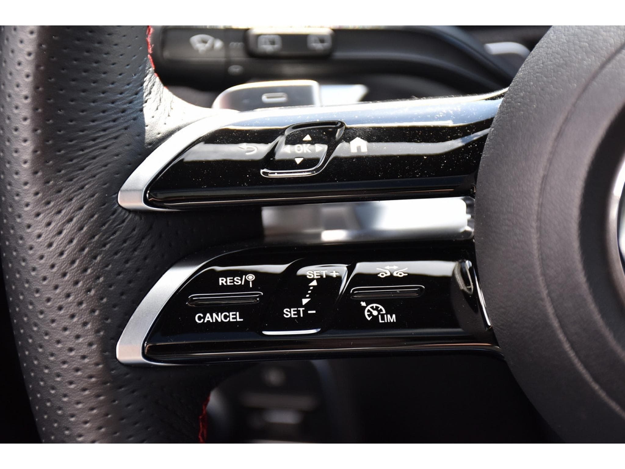 Mercedes GLB 220 4Matic AMG Line 8G-DCT  7 PL. MEMO PANO NIGHT ACC CAM360 1°M (2025) - Foto 19