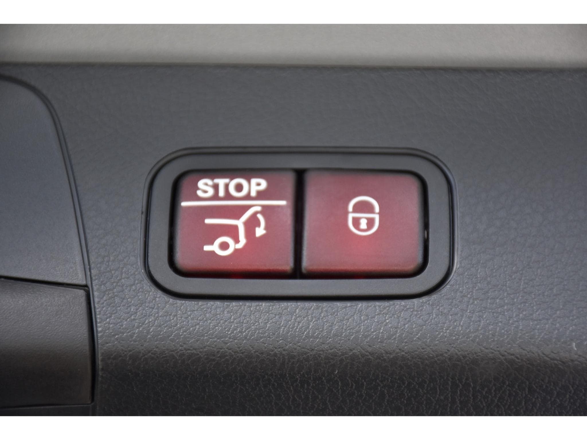 Mercedes GLB 220 4Matic AMG Line 8G-DCT  7 PL. MEMO PANO NIGHT ACC CAM360 1°M (2025) - Foto 22