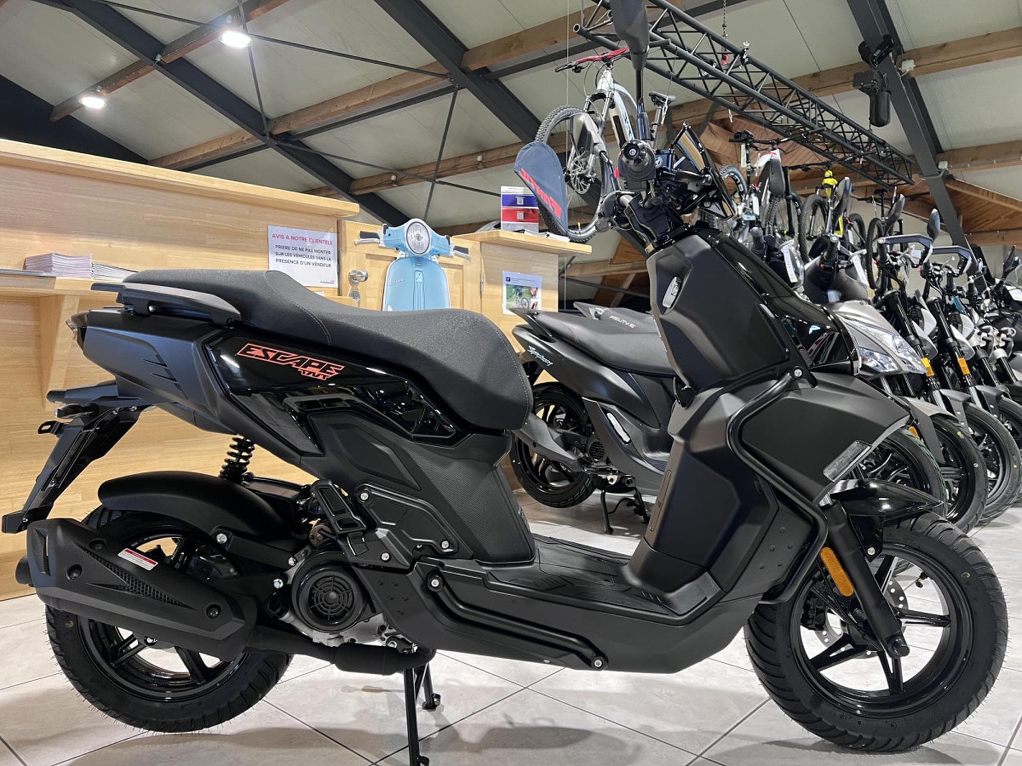 TNT Motor Escape Classe B 45 Km/h (2026) - Foto 2