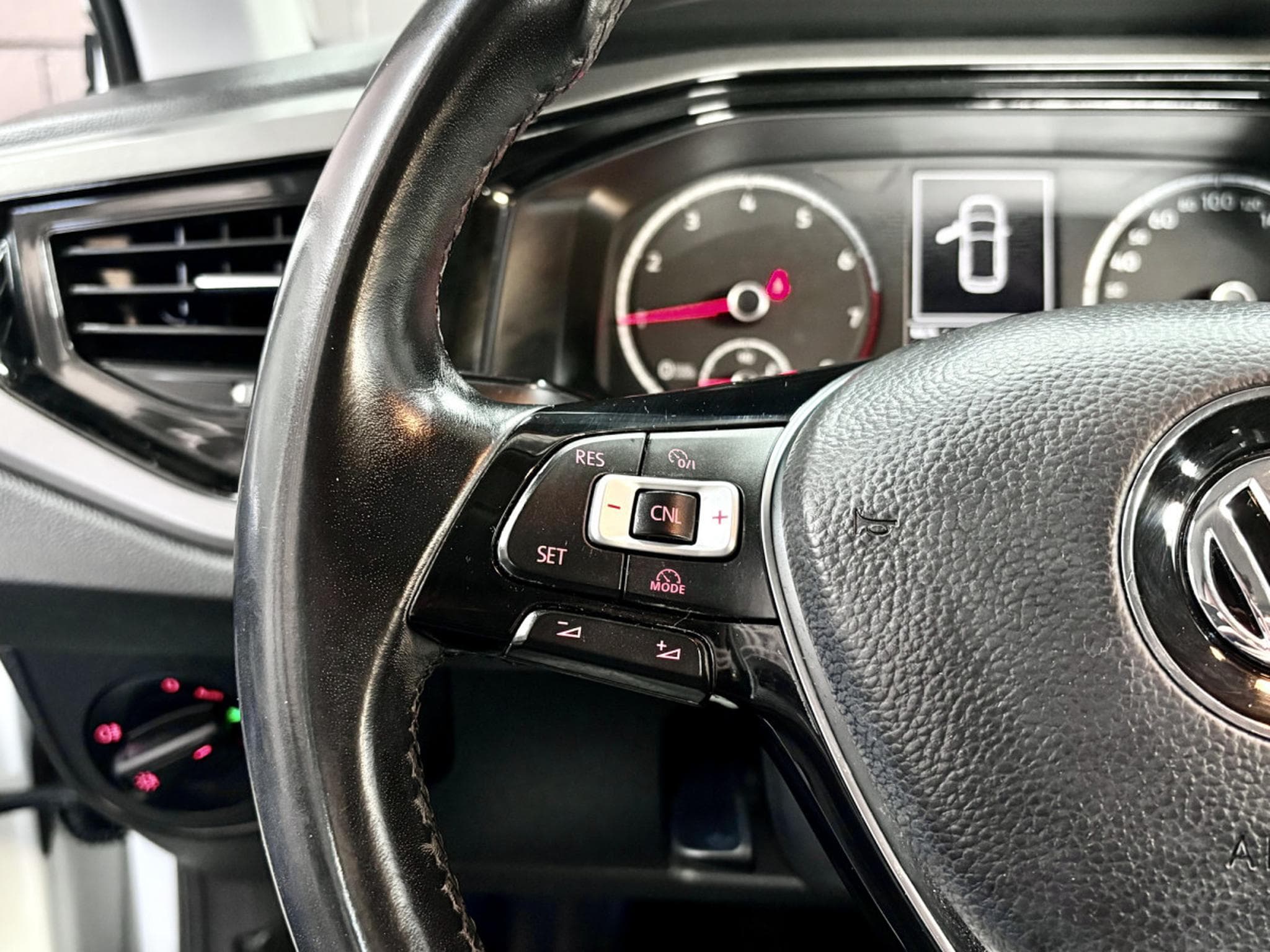 VW Polo VI Comfortline 1.0 TSI 95 CV *NAVI* REG. VITESSE* (2018) - Photo 11