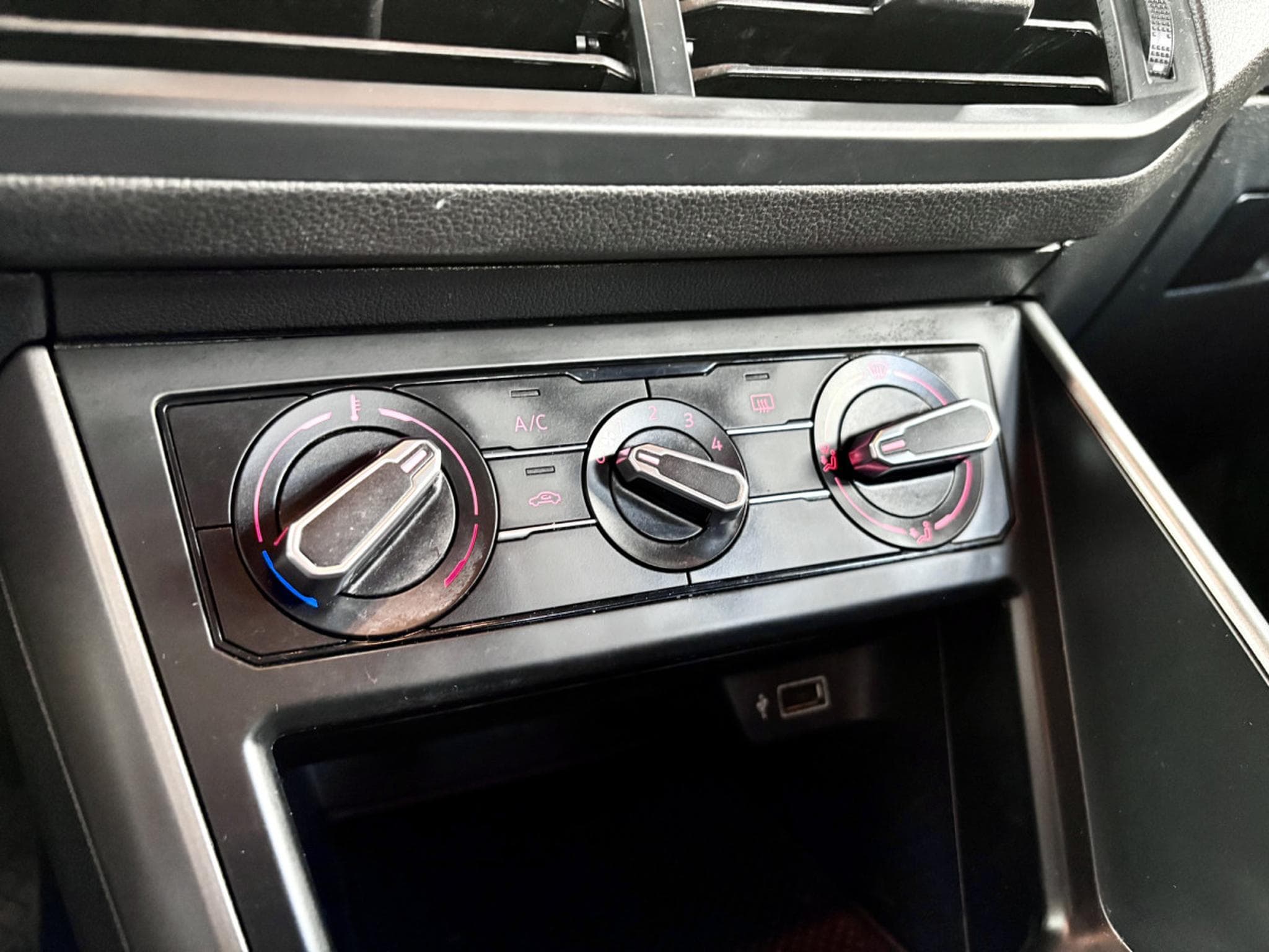 VW Polo VI Comfortline 1.0 TSI 95 CV *NAVI* REG. VITESSE* (2018) - Photo 15