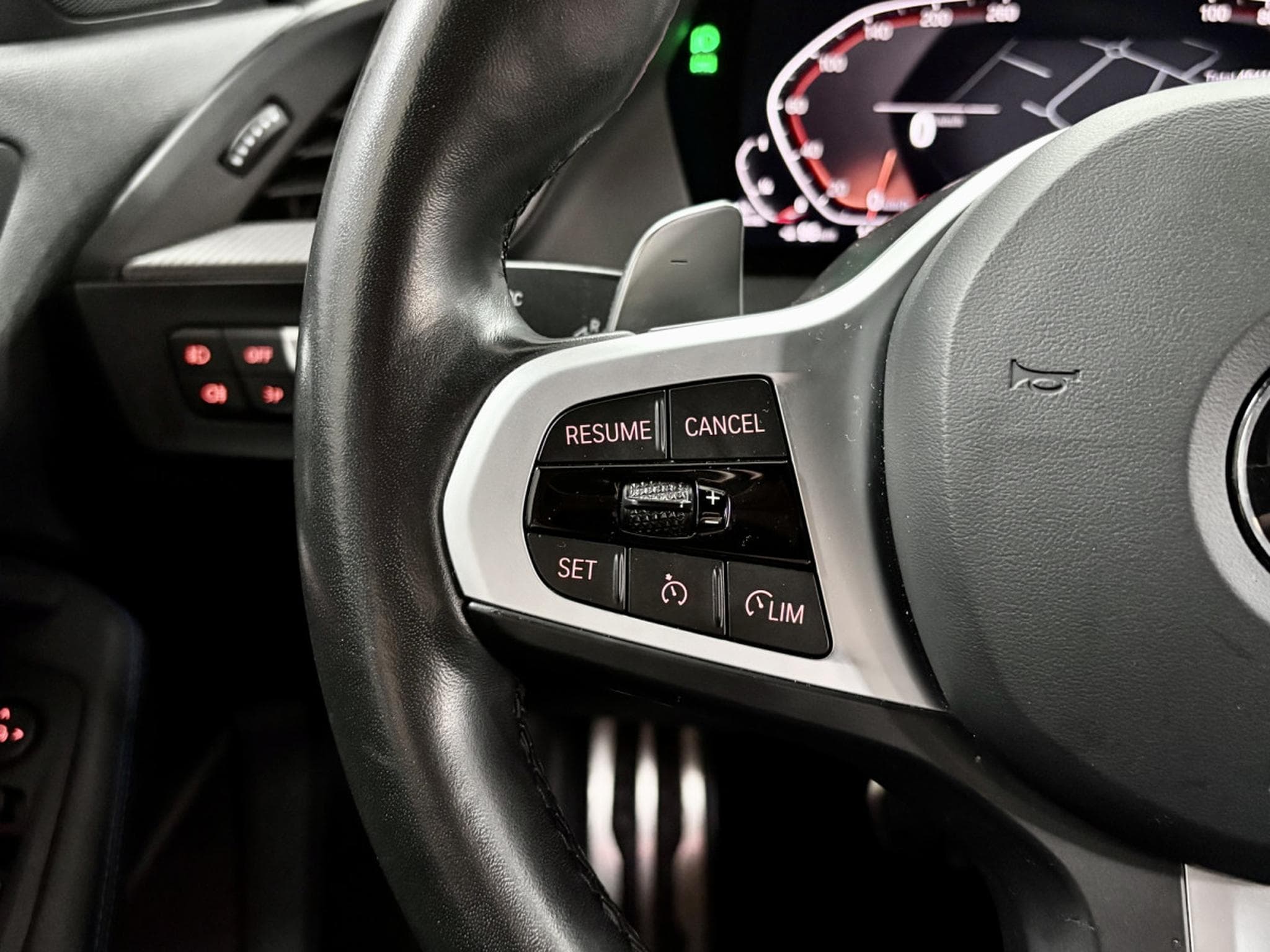 BMW 118 D M-Sport 2.0 150CV *BLACK PACK* 19" * ALARME* (2023) - Foto 12