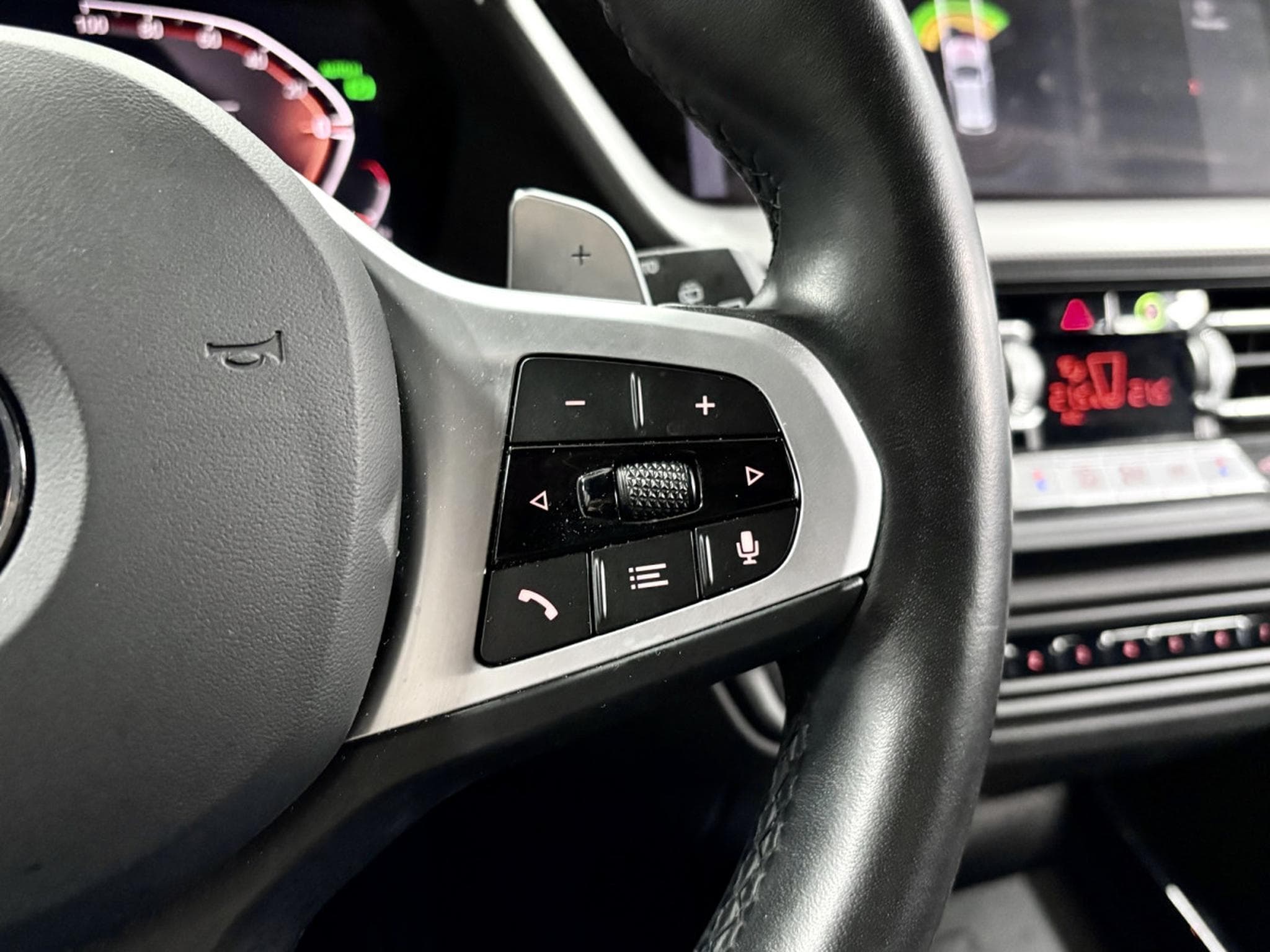 BMW 118 D M-Sport 2.0 150CV *BLACK PACK* 19" * ALARME* (2023) - Foto 13