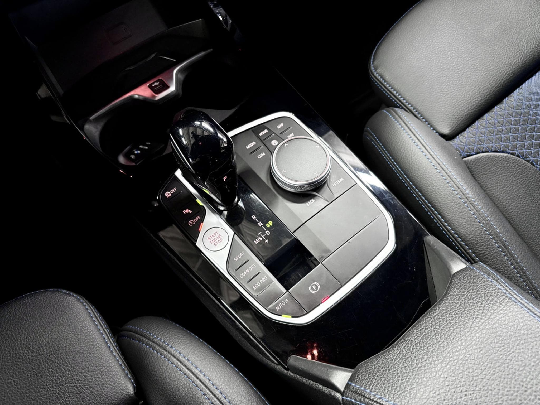 BMW 118 D M-Sport 2.0 150CV *BLACK PACK* 19" * ALARME* (2023) - Foto 15