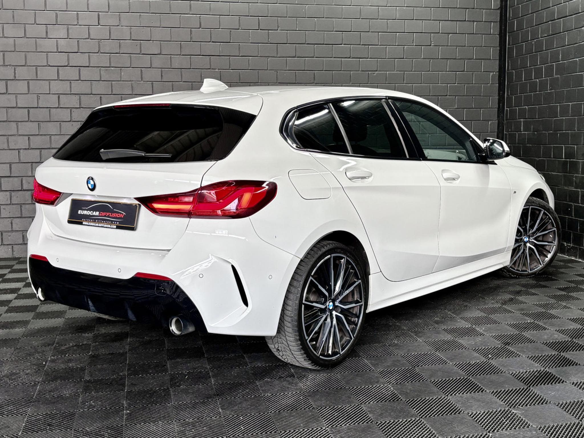 BMW 118 D M-Sport 2.0 150CV *BLACK PACK* 19" * ALARME* (2023) - Foto 6