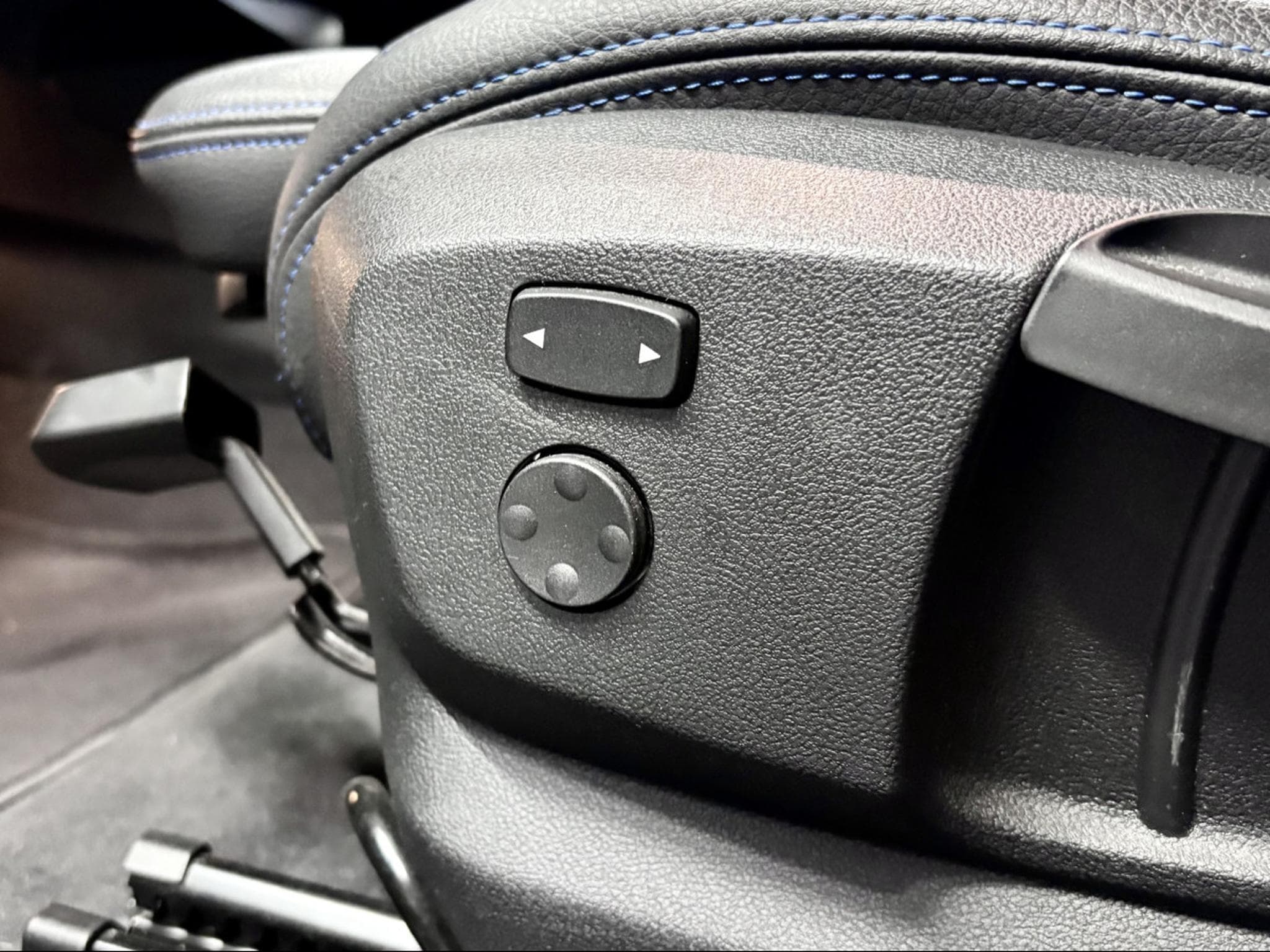 BMW 118 D M-Sport 2.0 150CV *BLACK PACK* 19" * ALARME* (2023) - Foto 9