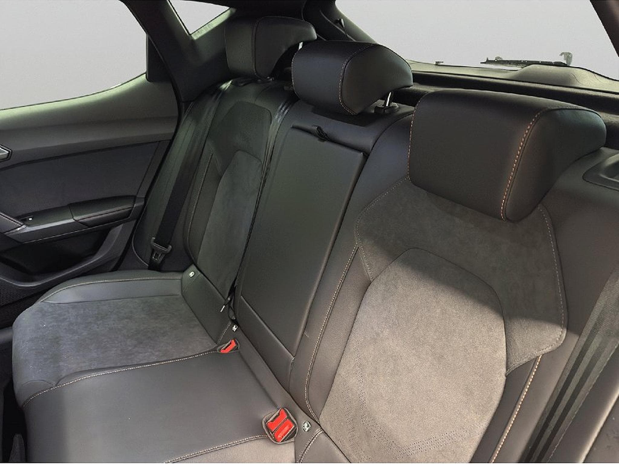 Cupra Leon (2025) - Photo 11