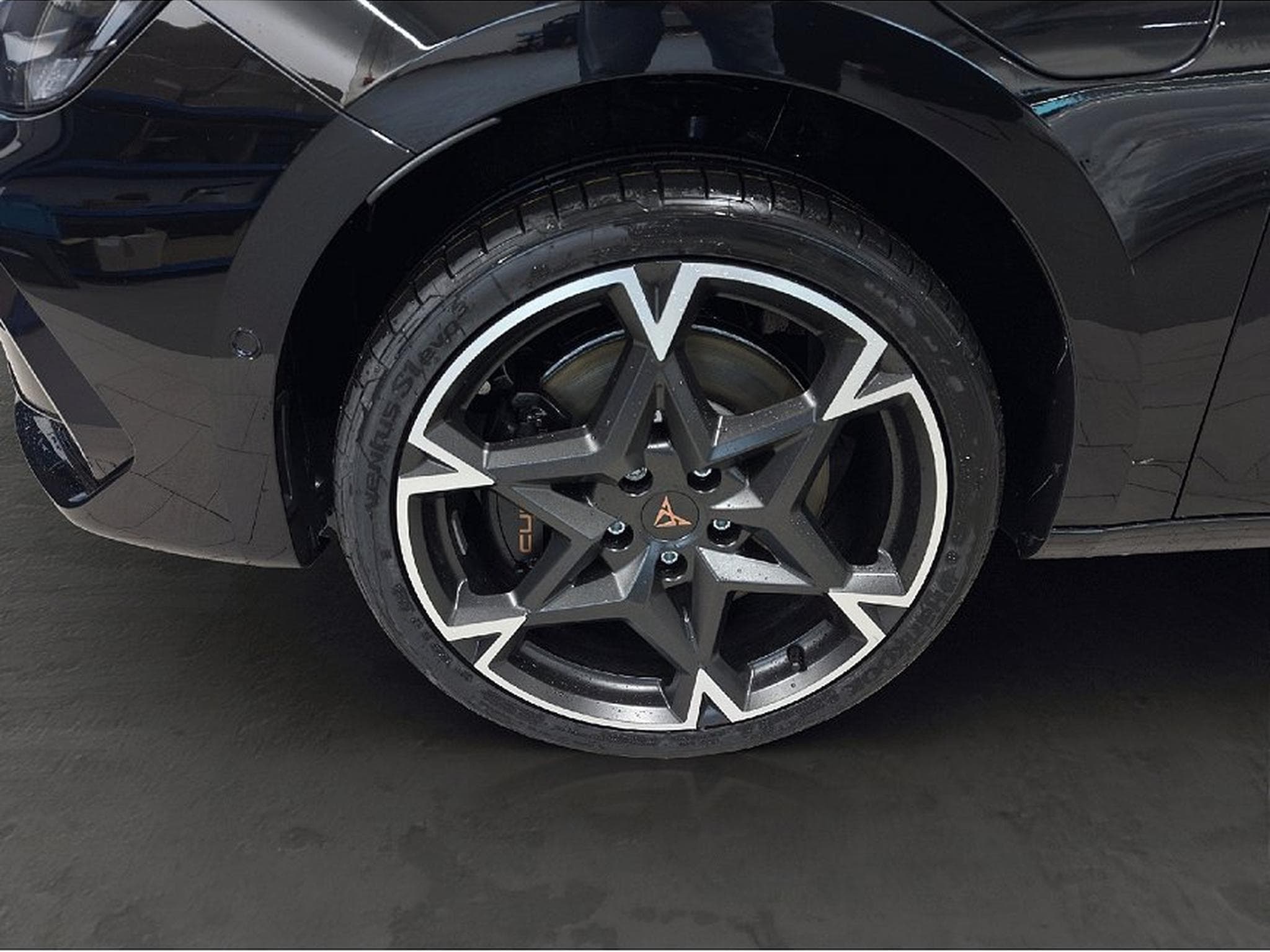 Cupra Leon (2025) - Photo 8