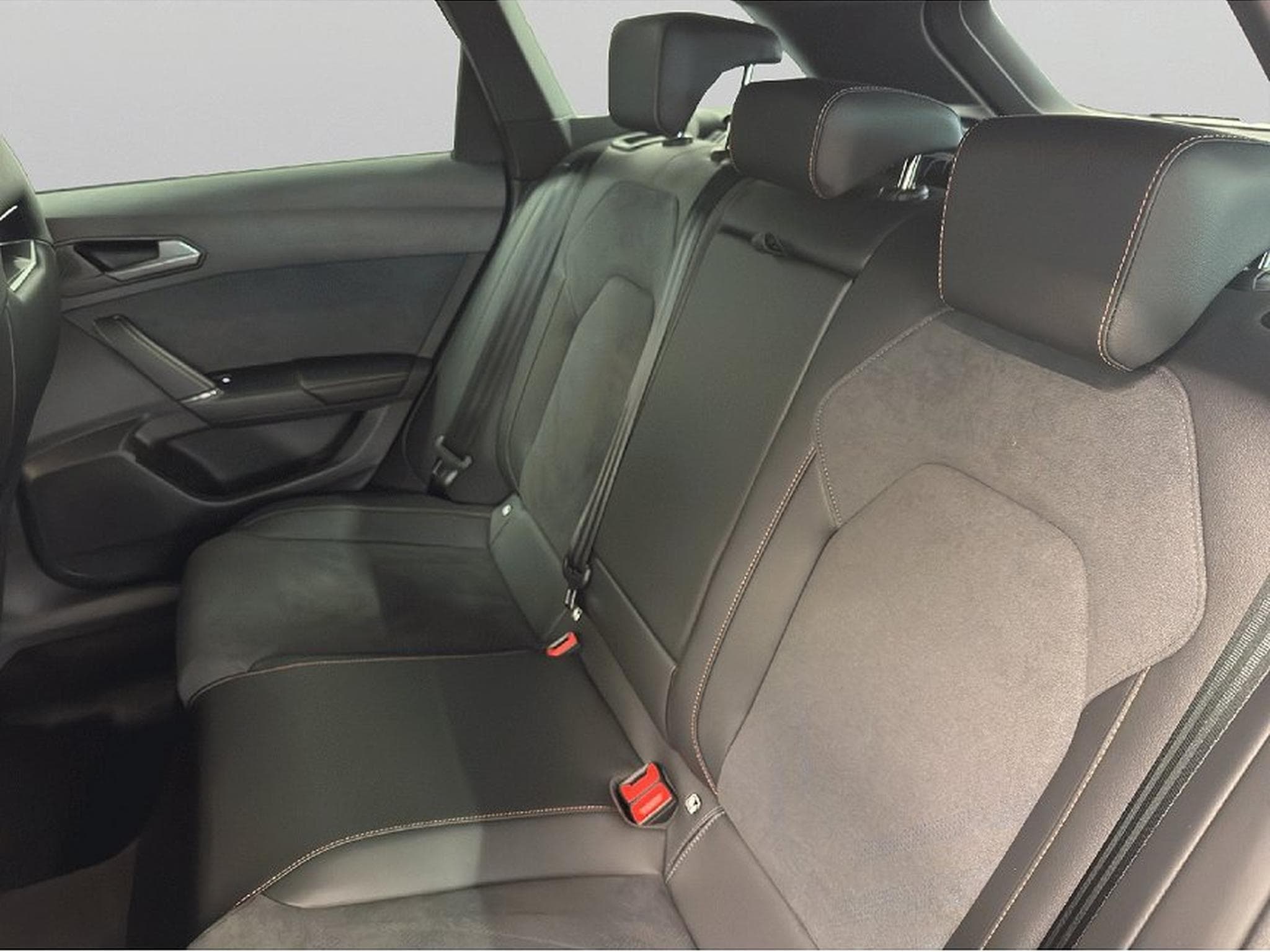 Cupra Leon (2025) - Photo 11