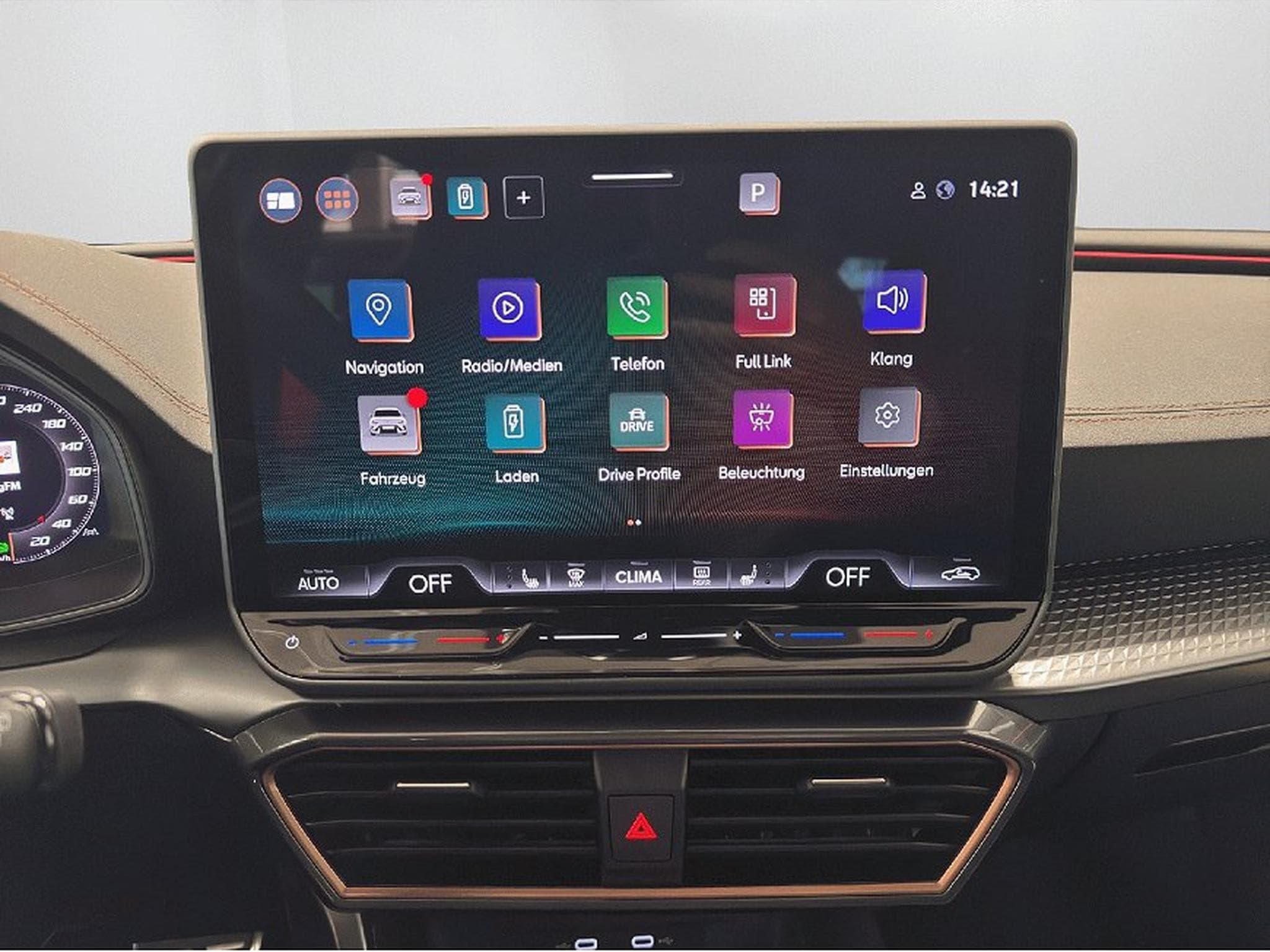 Cupra Leon (2025) - Photo 13