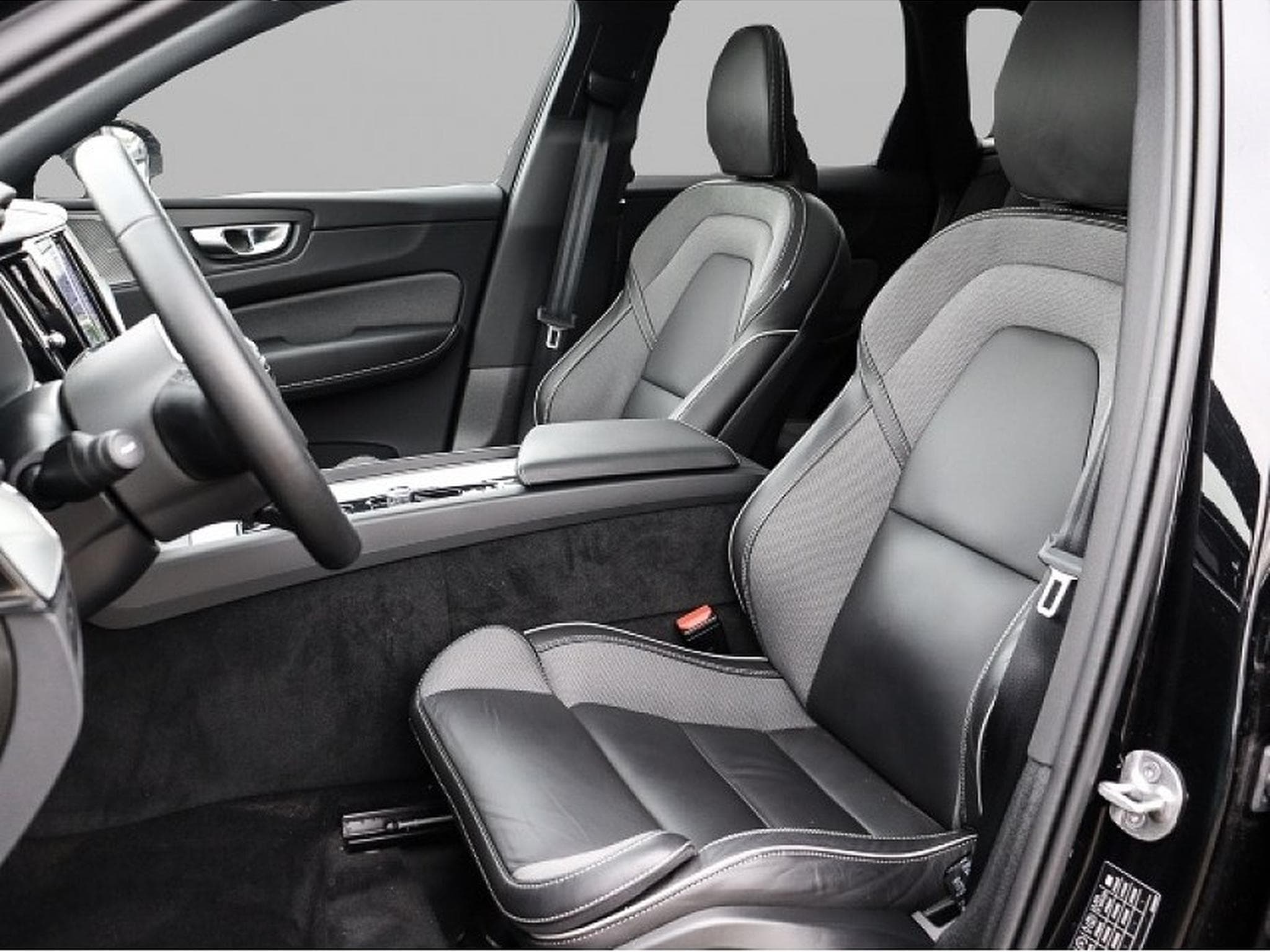 Volvo XC60 (2024) - Photo 6