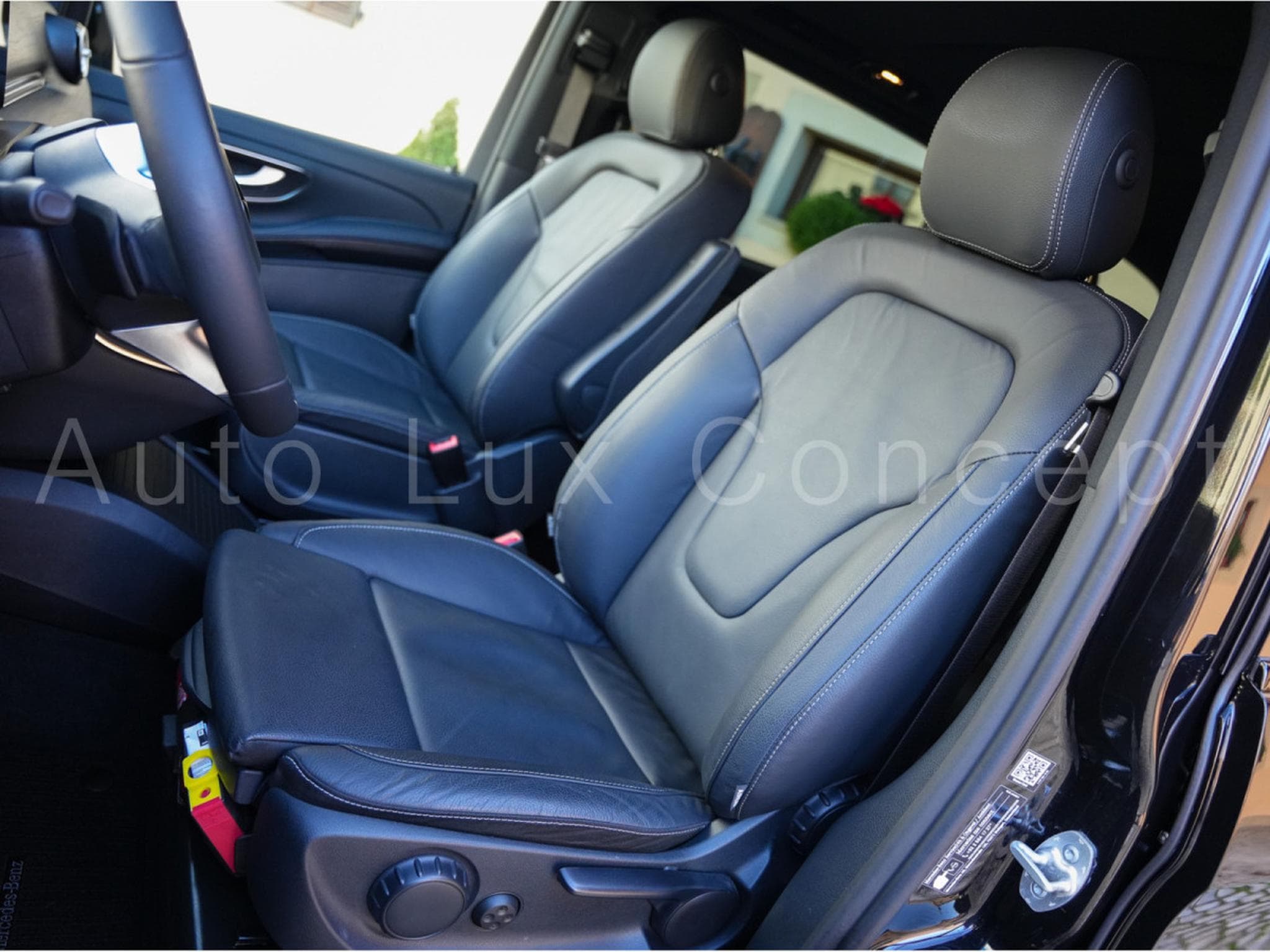 Mercedes V 300 d AMG Line L2 (2025) - Photo 16