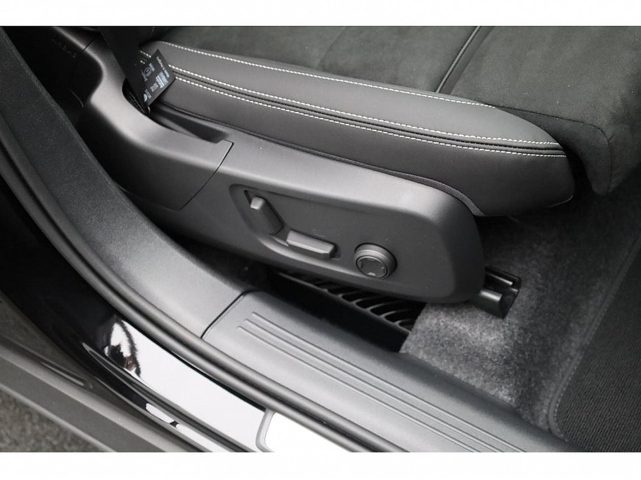 Volvo XC40 (2026) - Photo 23