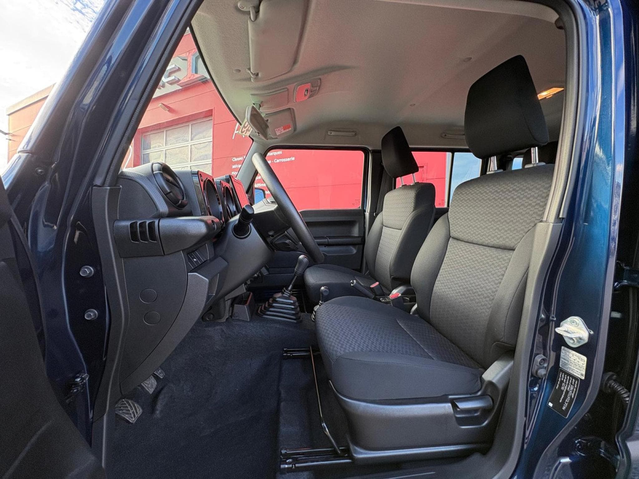 Suzuki Jimny 1.5 4WD ALLGRIP 5 PORTES (2025) - Photo 10